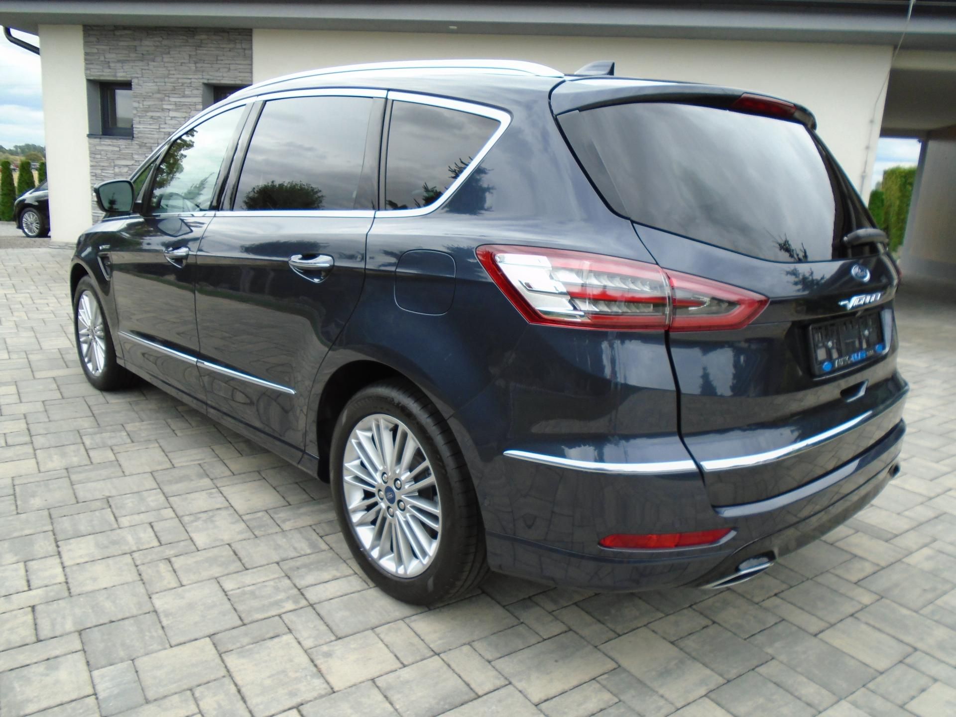 Ford S-MAX, 2.0EcoBlue 140kW 8AT Vignale 7 - fotka 3
