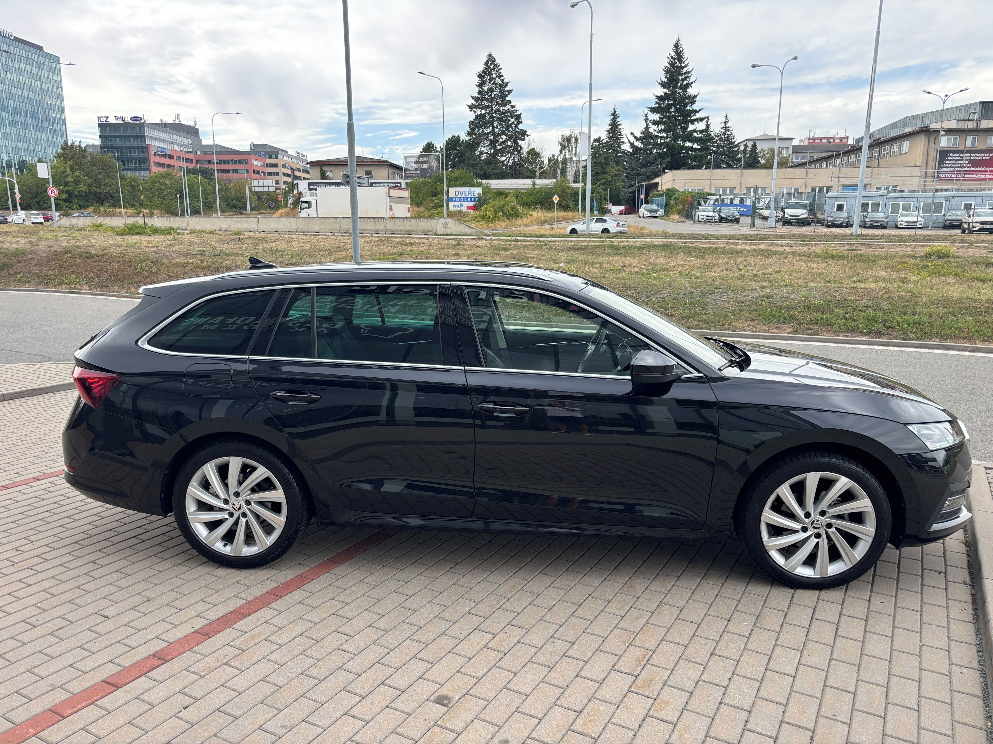 Škoda Octavia, 2.0TDi 110kW DSG 1Maj.ČR Style - fotka 6