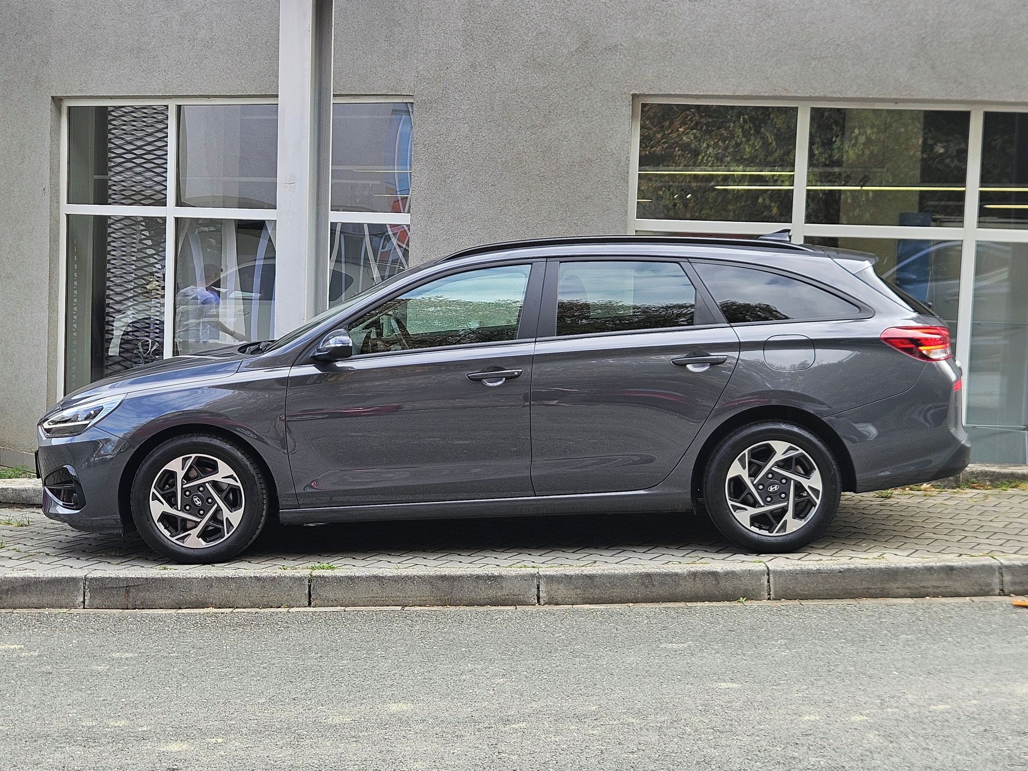 Hyundai i30, 1,0 T-GDi 73kW, Smart Climate - fotka 2