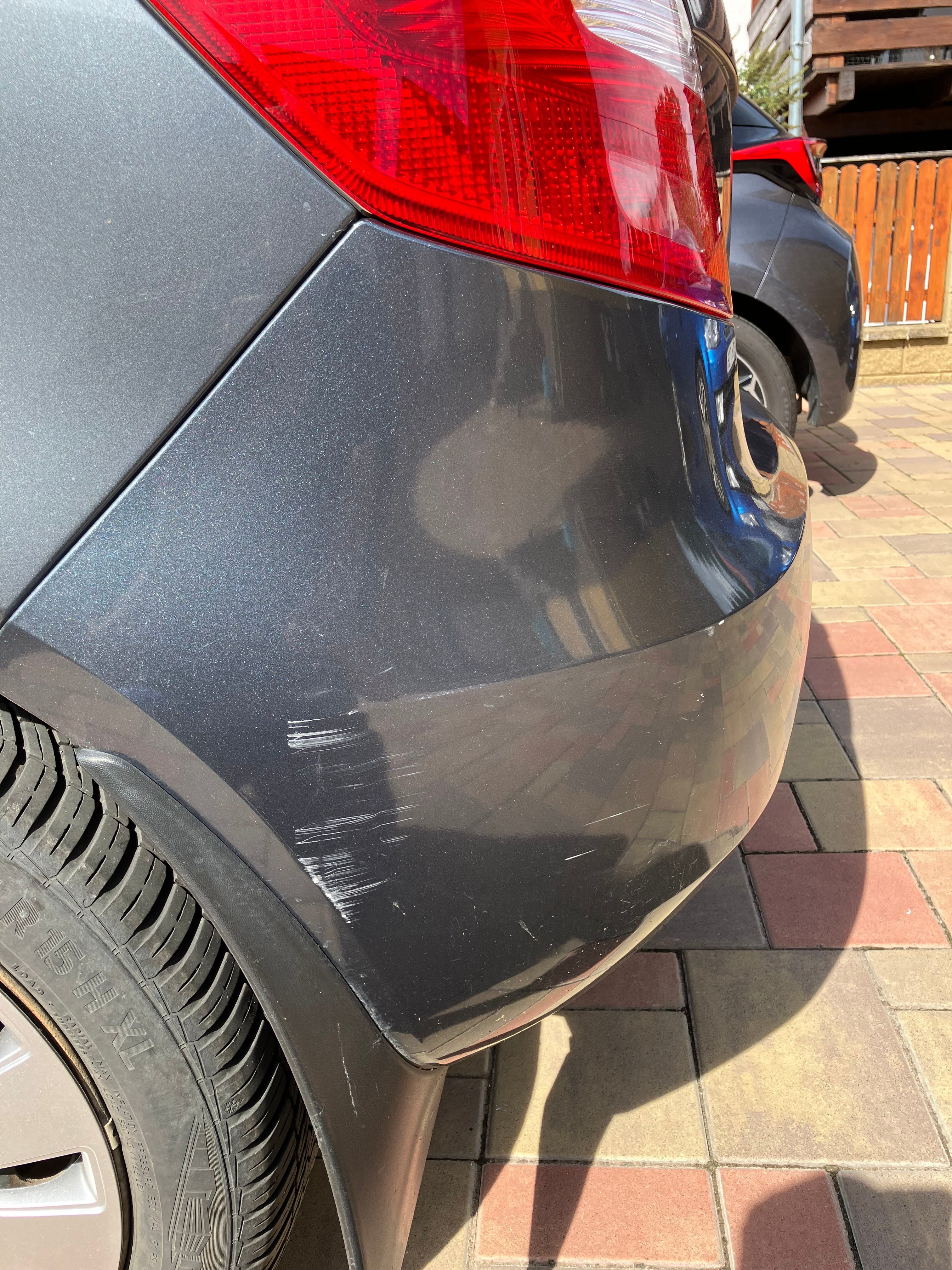 Škoda Fabia, Koroze střechy,do auta zatéká. - fotka 5