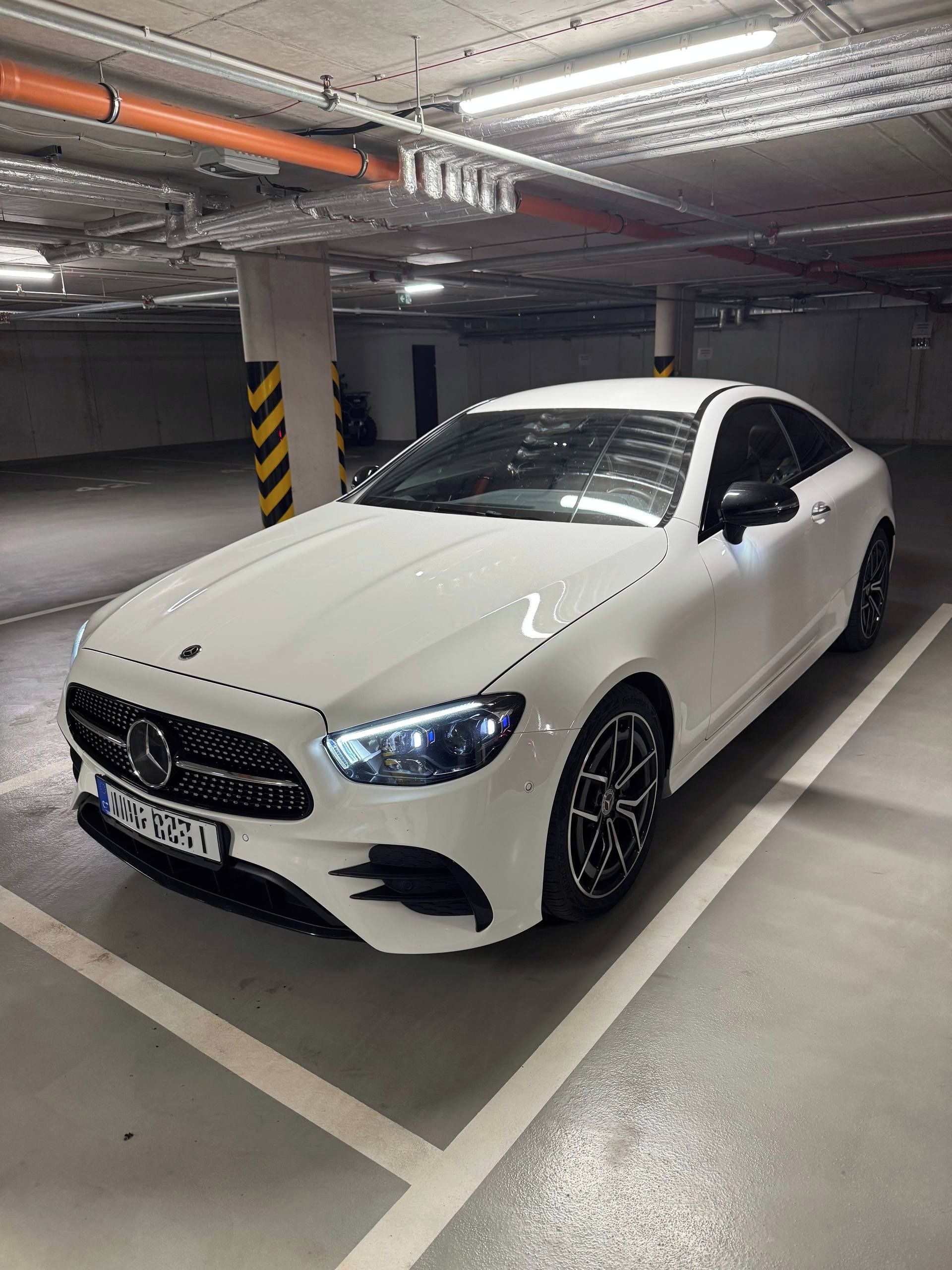 Mercedes-Benz Třídy E, 220 d Coupé AMG Line - fotka 2