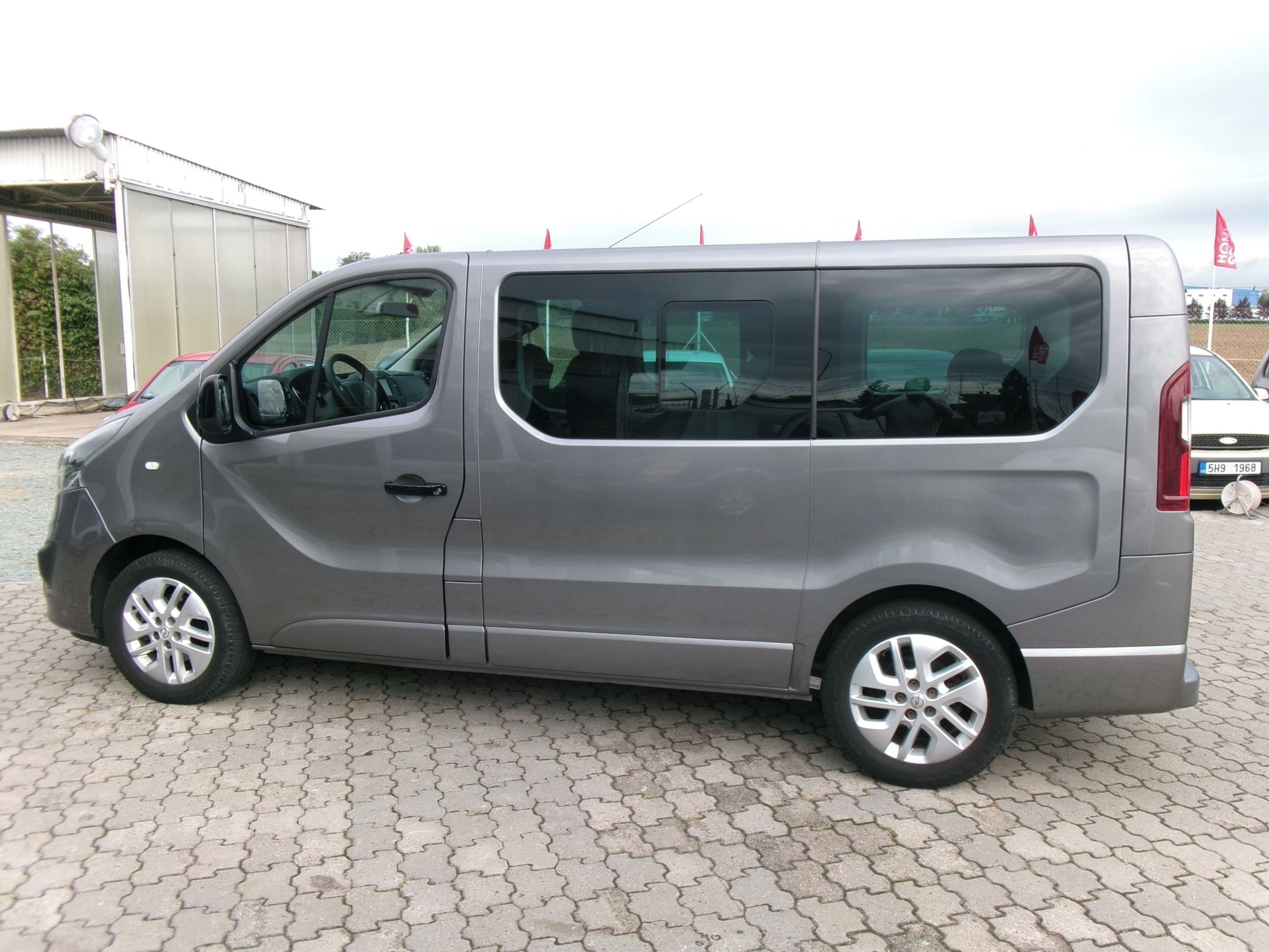 Opel Vivaro, 1.6CDTi,Life,spaní,2x kola - fotka 4