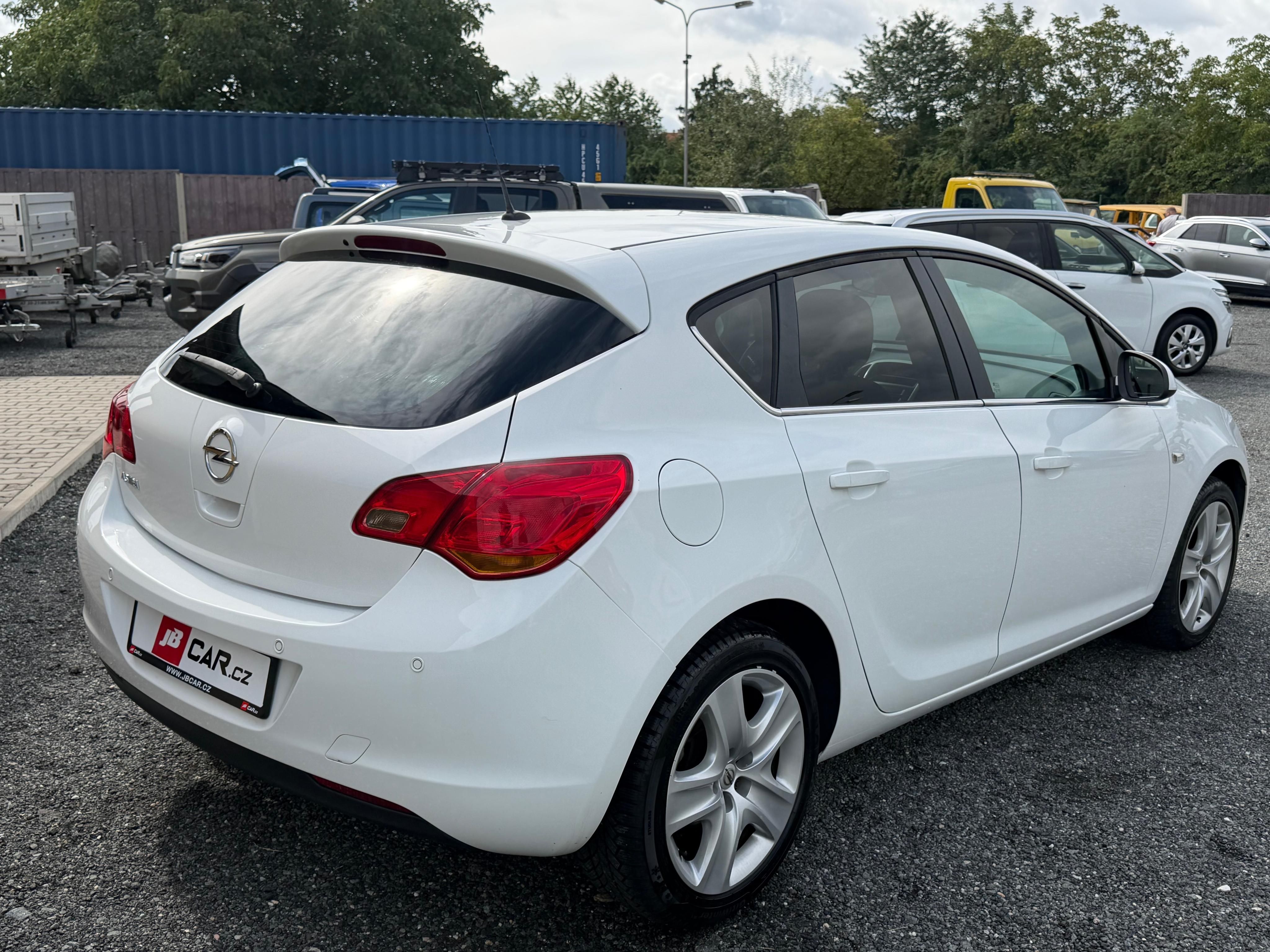Opel Astra, 1.6 16V 85KW - fotka 2