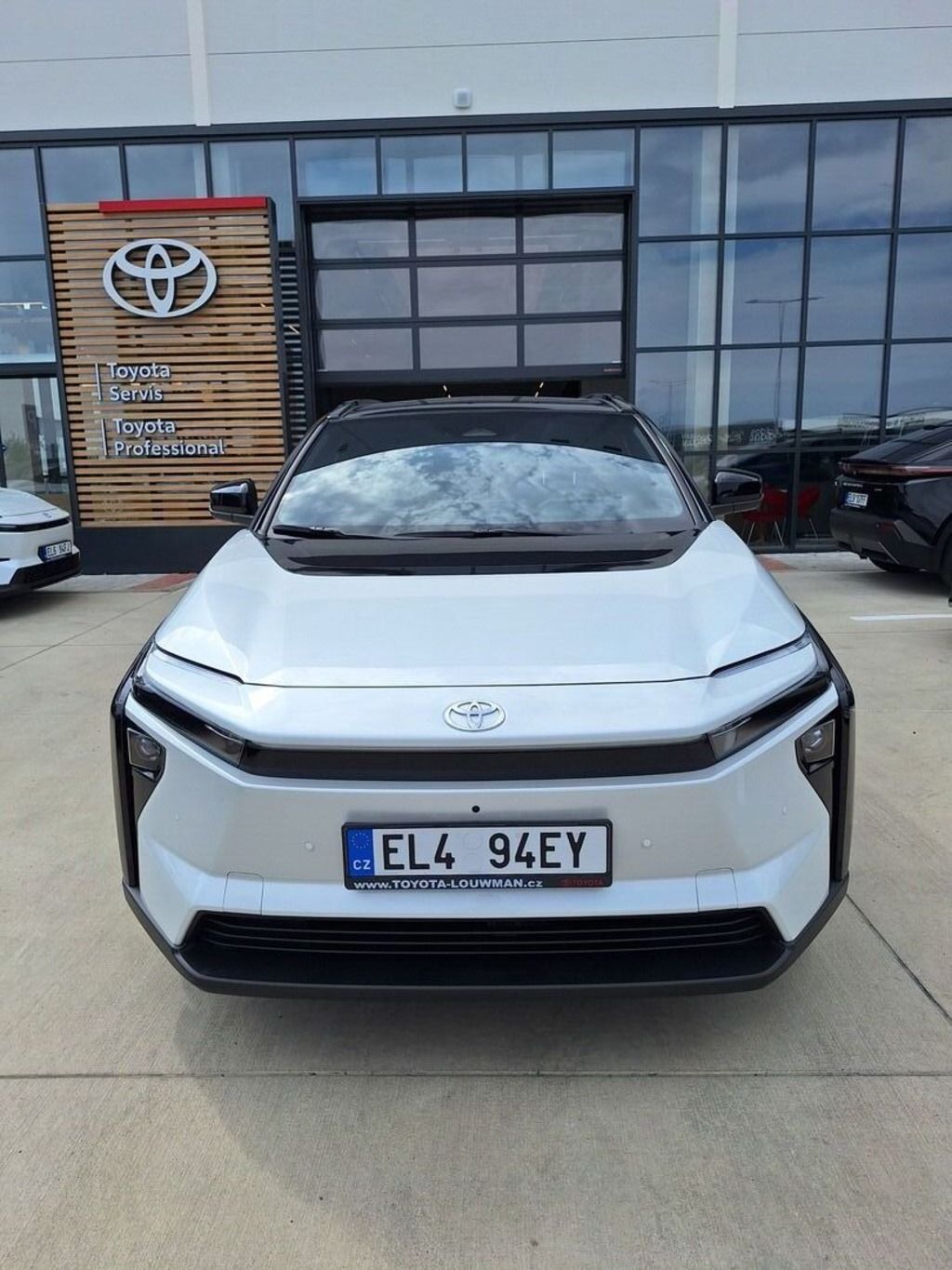 Toyota bZ4X, Executive VIP - fotka 2