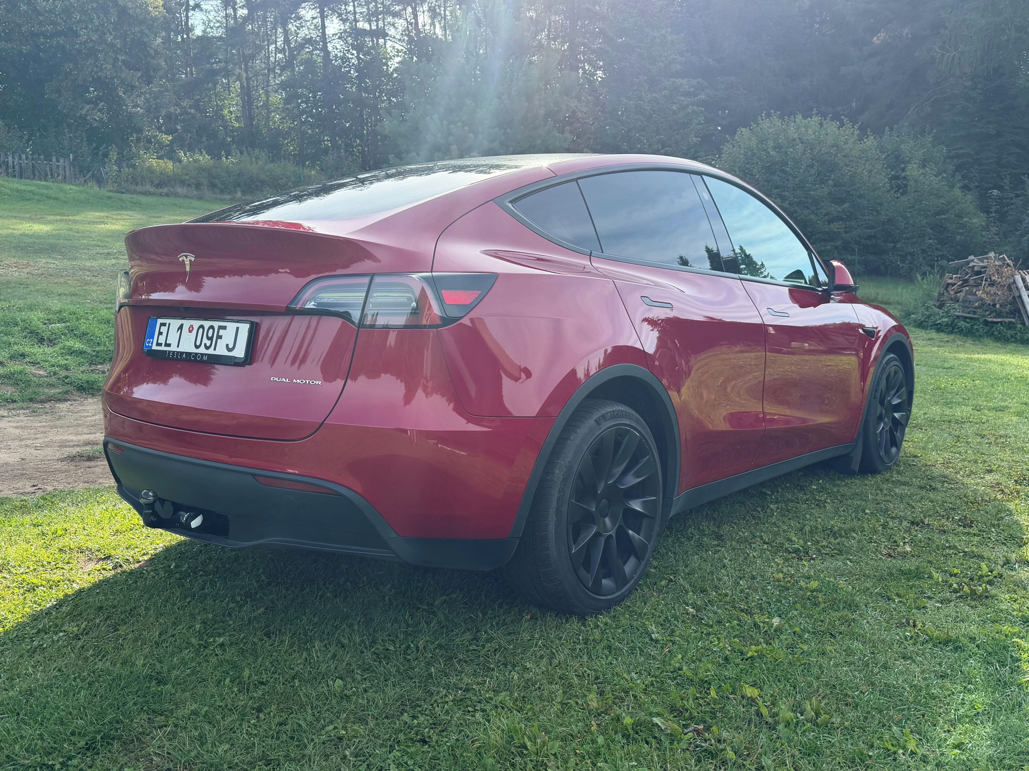 Tesla Model Y, DPH, tažné, 20 kola, SOH 92,5% - fotka 3