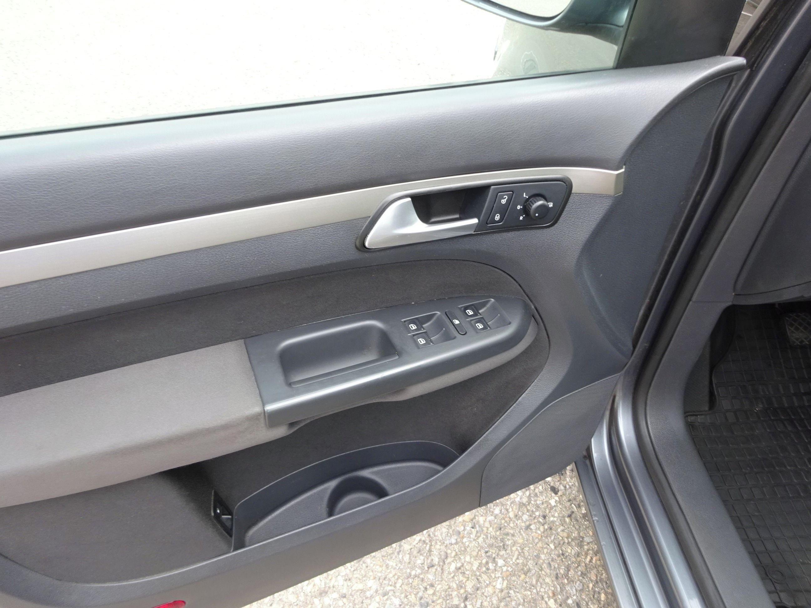 Volkswagen Touran, 1.9 TDI (77 KW) KLIMA - fotka 6