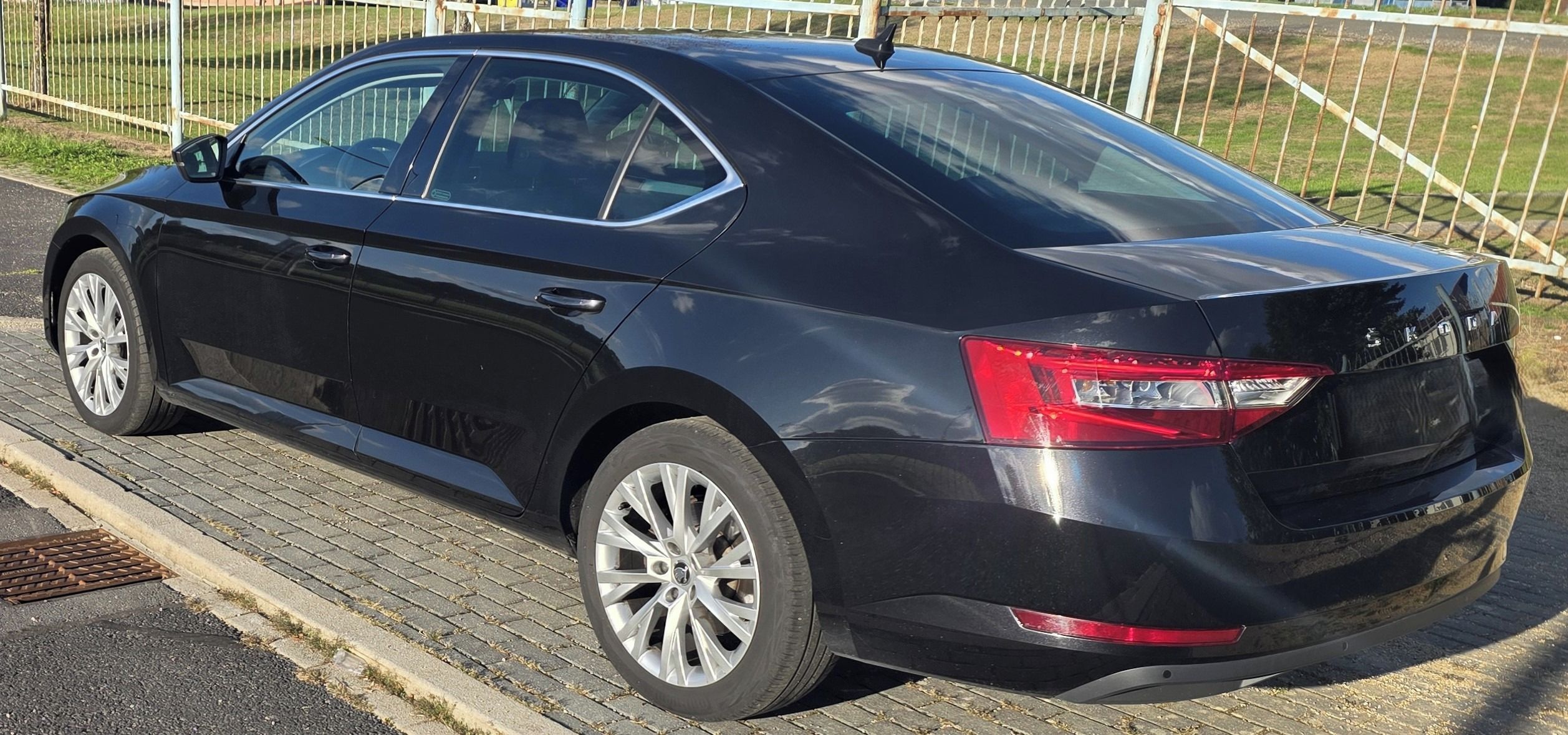 Škoda Superb - fotka 2