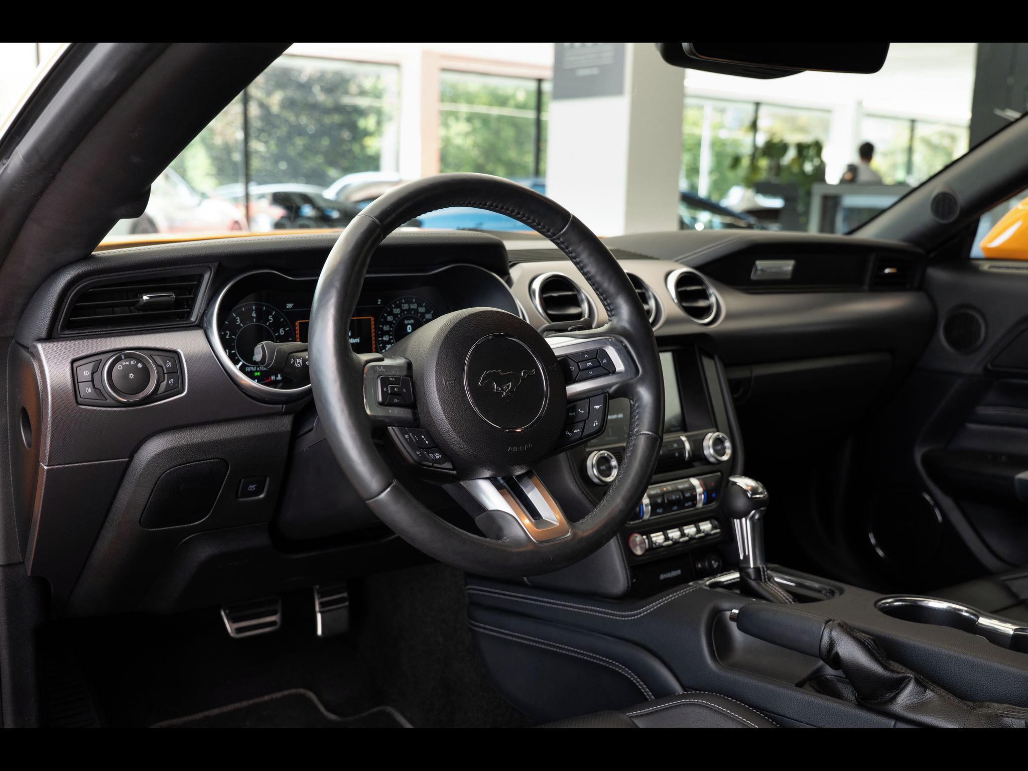 Ford Mustang, 5.0 V8 GT Fastback 1.majitel/P - fotka 5