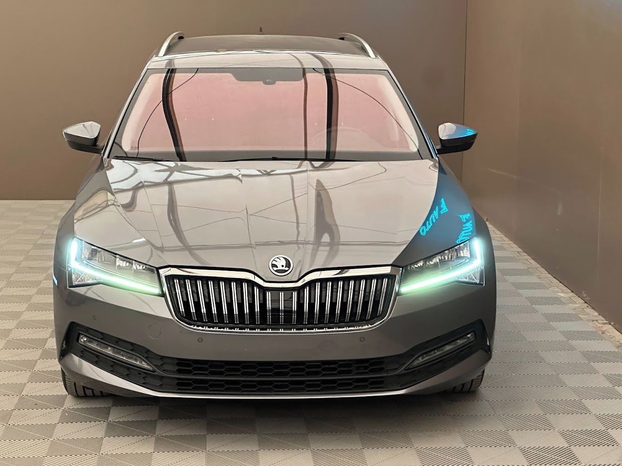 Škoda Superb, Combi 1.5 TSI Ultimate DSG 110 - fotka 3