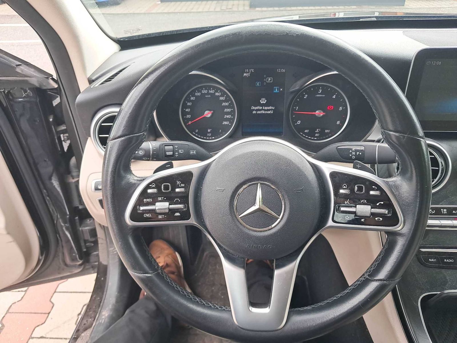 Mercedes-Benz Třídy C, 220 d, Automat, Kůže - fotka 3