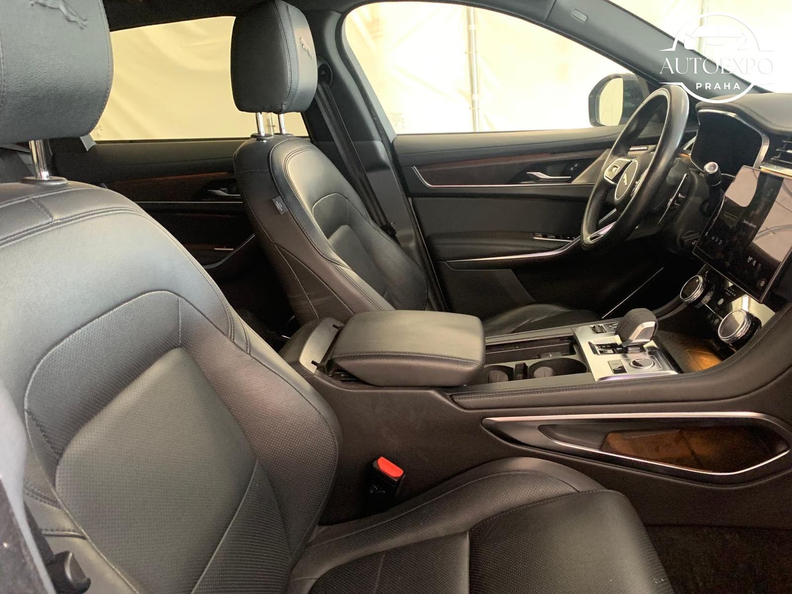 Jaguar F-Pace, P400e AWD Plug-In BlackPack - fotka 6
