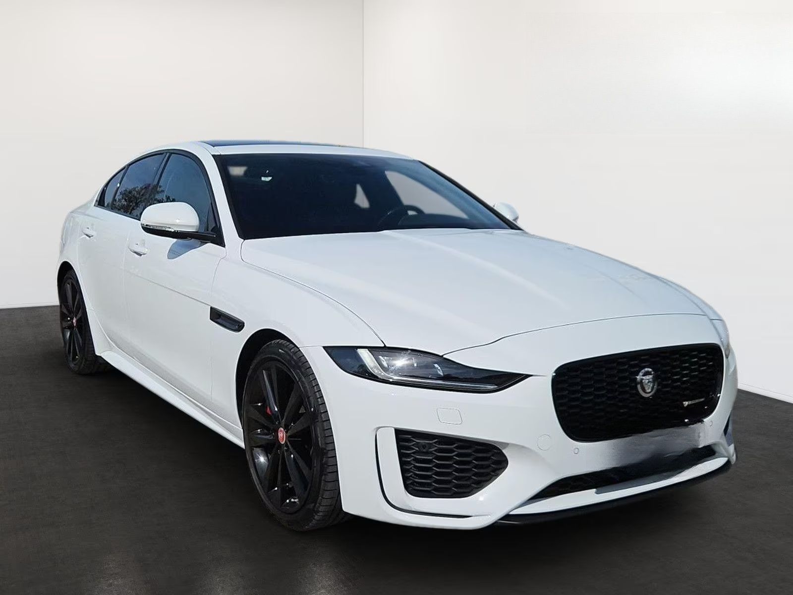 Jaguar XE, P250 R-Dynamic HSE*Matrix-LED - fotka 2
