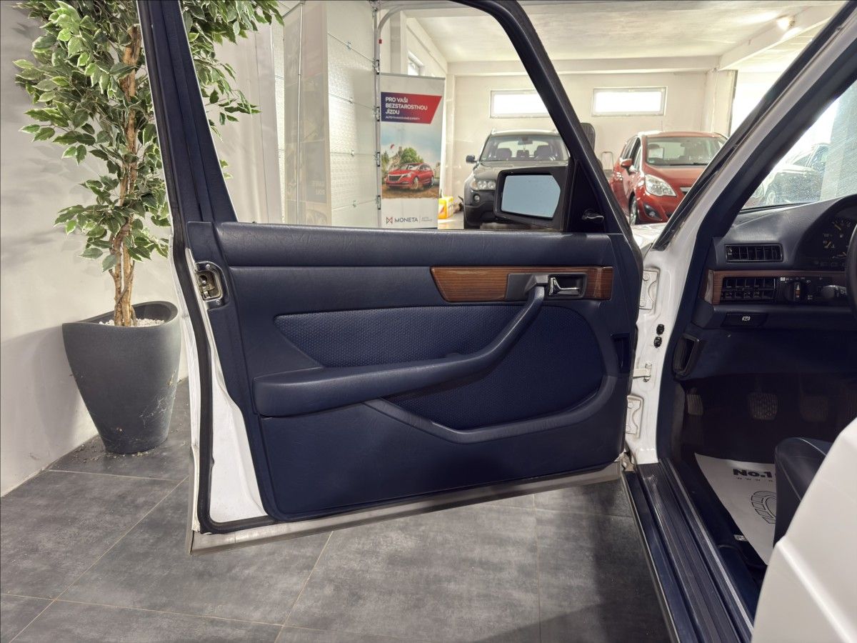 Mercedes-Benz Třídy S, 3,0   SE 300 W126 V6 ŠPANĚLSKO - fotka 6