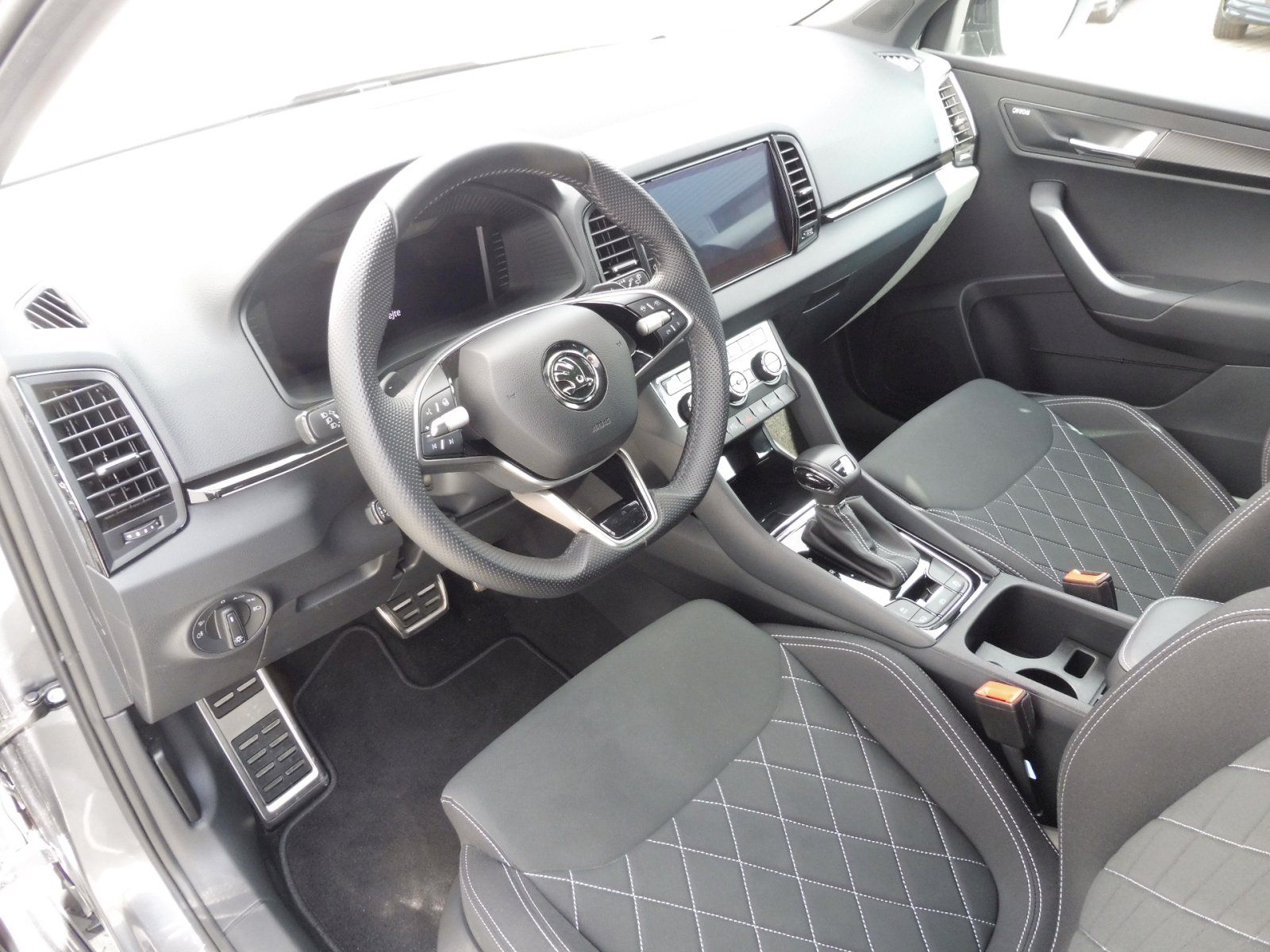 Škoda Karoq, SportLine 2,0 TDI 110kW DSG 4x - fotka 6