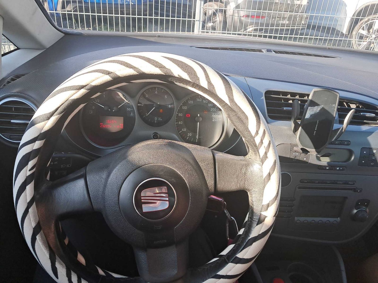 Seat Leon, 2.0 TDI, Parkovací asistent - fotka 3