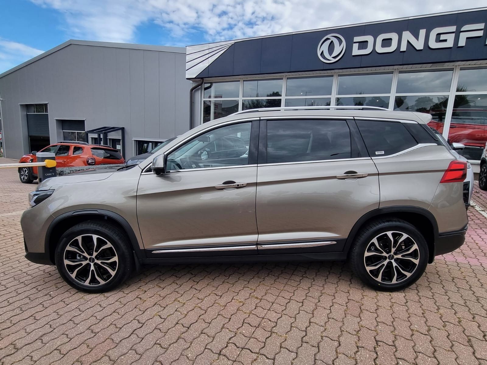 Dongfeng T5, FORTHING T5 Exclusive - fotka 2