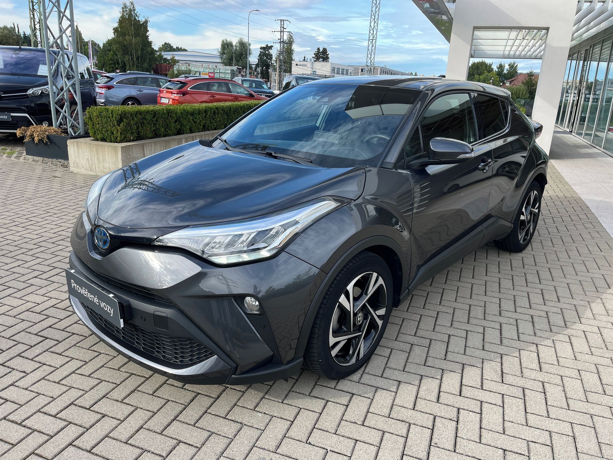 Toyota C-HR, 1.8 Hybrid e-CVT Style - fotka 2