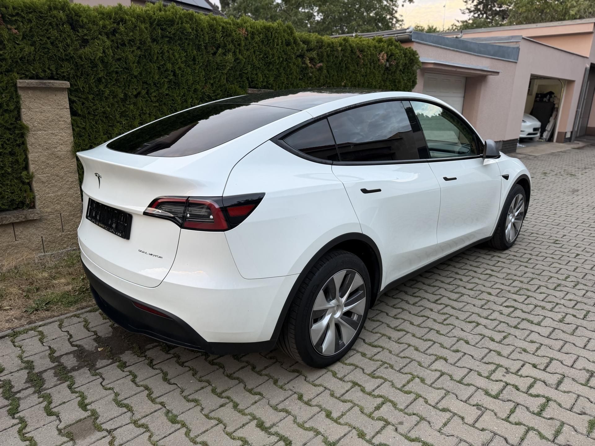 Tesla Model Y, Dual Motor-Long Range-TOP - fotka 4