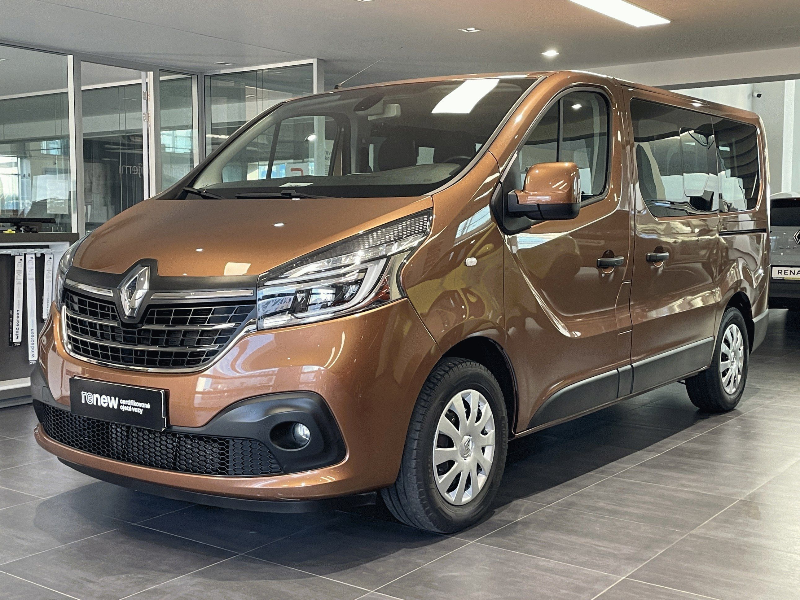 Renault Trafic, Passenger L1 2,0dCi 145k 9míst