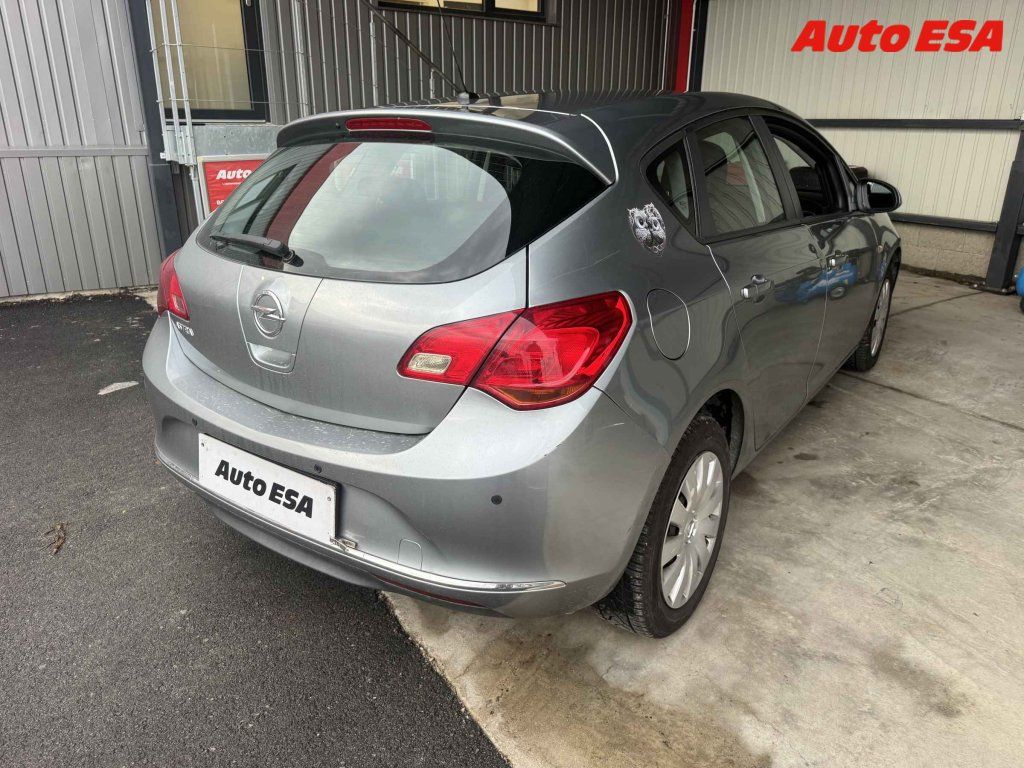Opel Astra, 1.4i - fotka 2