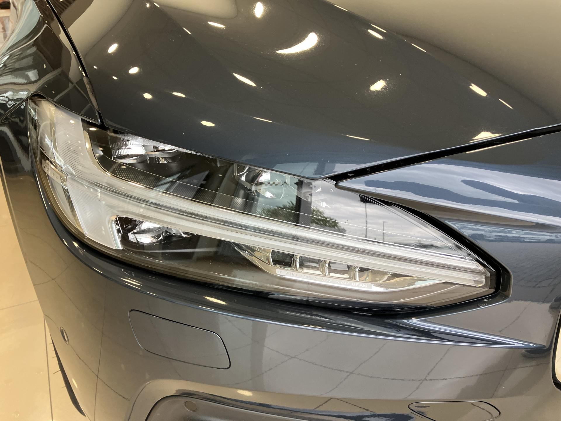Volvo V90, B4 AWD Momentum PRO AT8, ČR - fotka 4