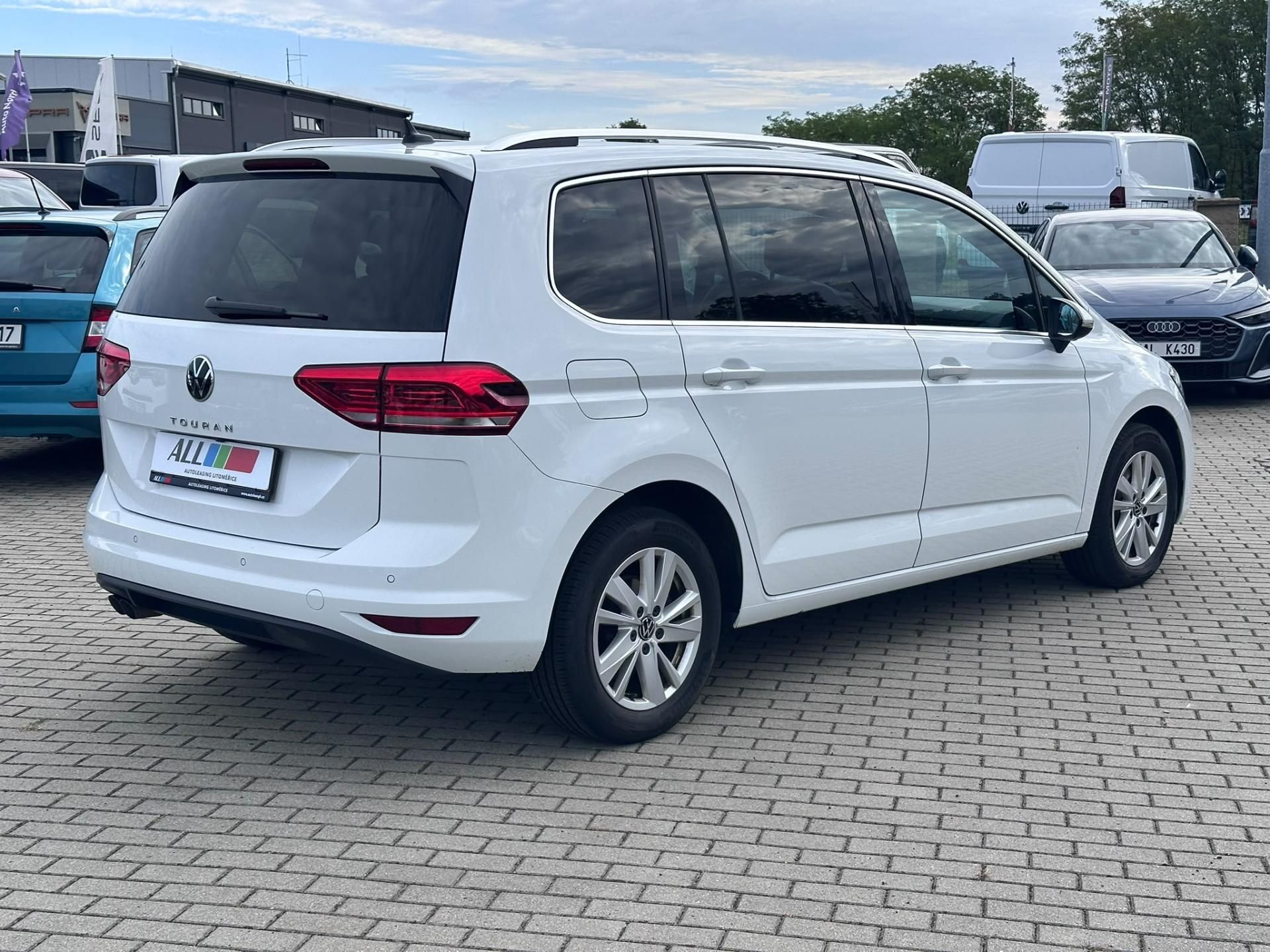 Volkswagen Touran, 2.0 TDI 110kW DSG Highline - fotka 2