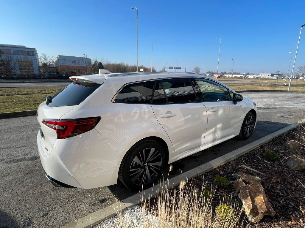 Toyota Corolla, 2.0 Hybrid automat Style - fotka 6