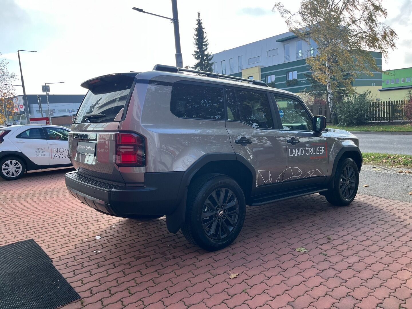 Toyota Land Cruiser, 2,8L MHEV 8AT 4x4 Executive - fotka 5