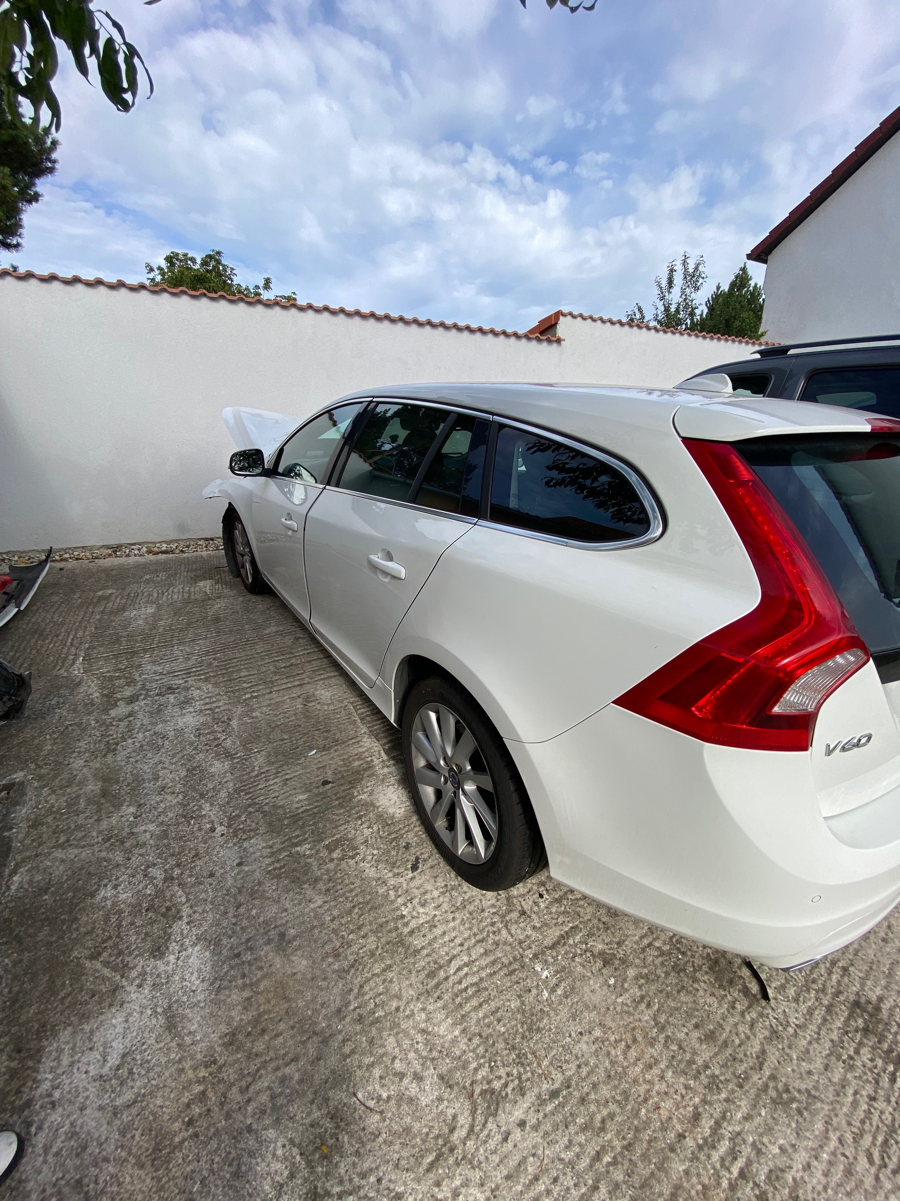Volvo V60, Volvo v60 2.0 140kw havarováno - fotka 5
