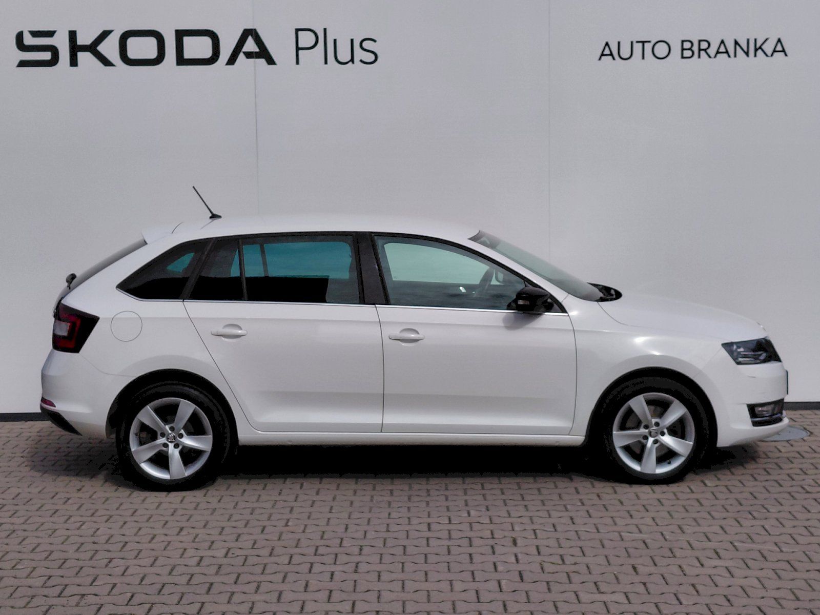 Škoda Rapid, Spaceback 1,0 TSI 81 kW STYLE - fotka 6