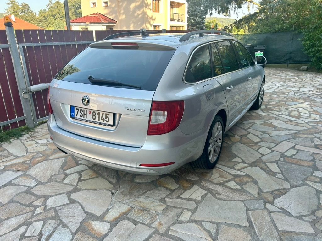 Škoda Superb, 2.0 TDI 103KW DSG ELEGANCE - fotka 4