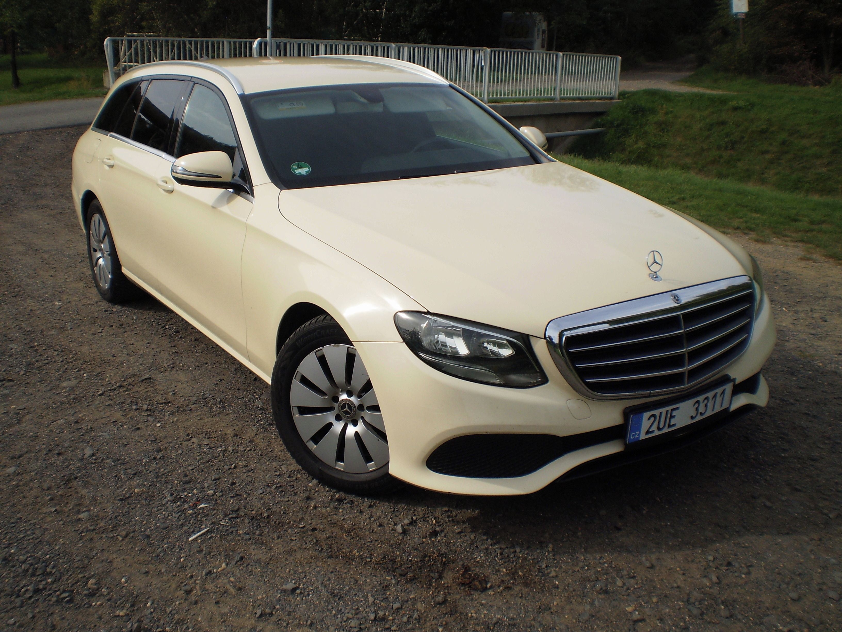 Mercedes-Benz Třídy E, 2.0d servisovano - fotka 2