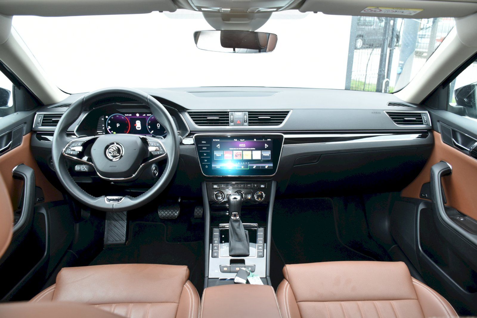 Škoda Superb, COMBI L&K  2.0 TDI 147kW 4x4 D - fotka 5