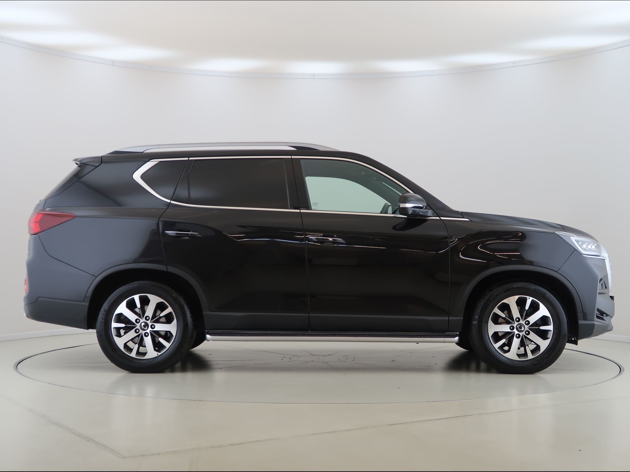 SsangYong Rexton, 2.2e-XDi,AT,4x4,CZ,Executive - fotka 4