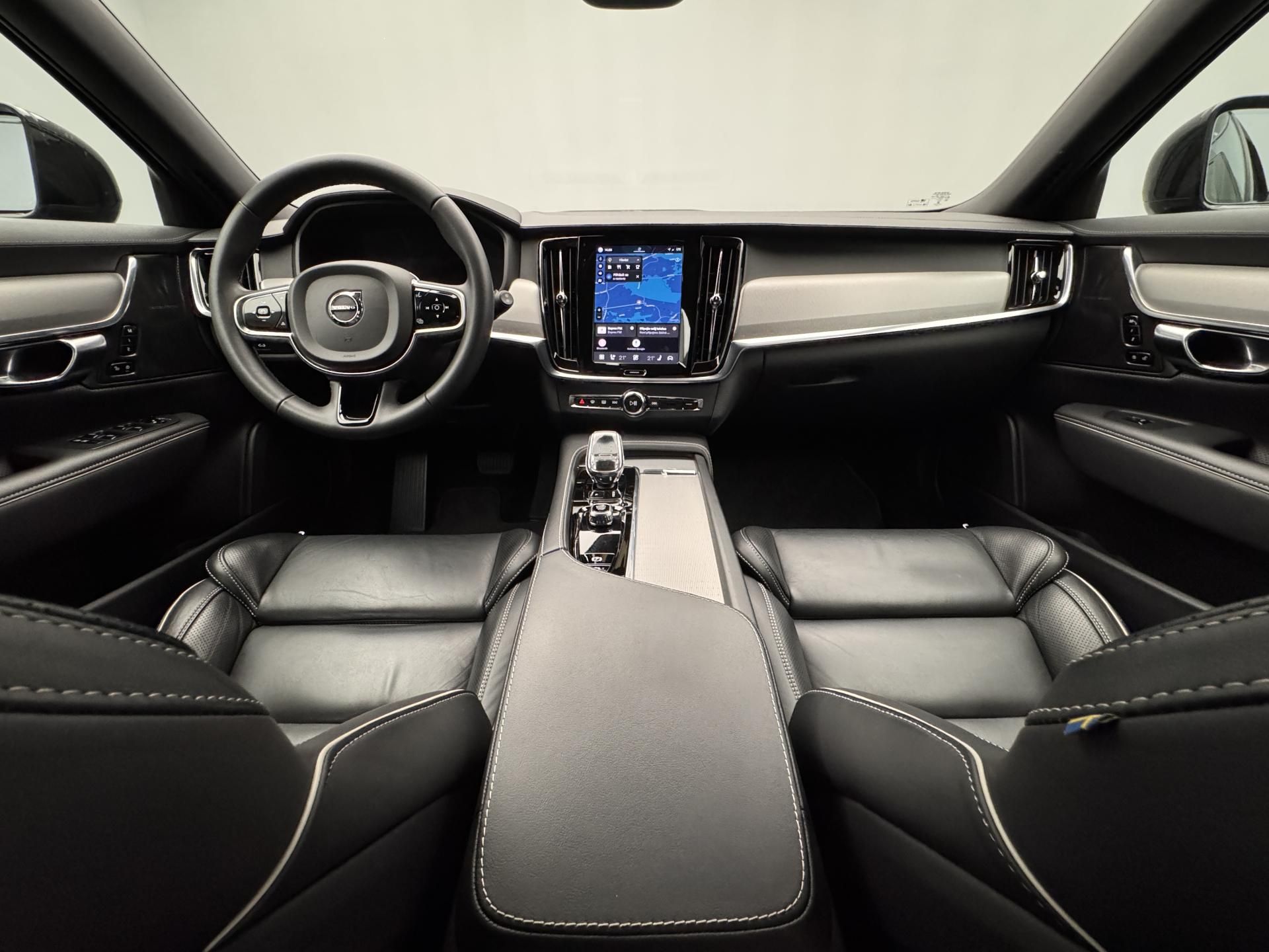 Volvo V90, B4 PLUS DARK AUT - fotka 2