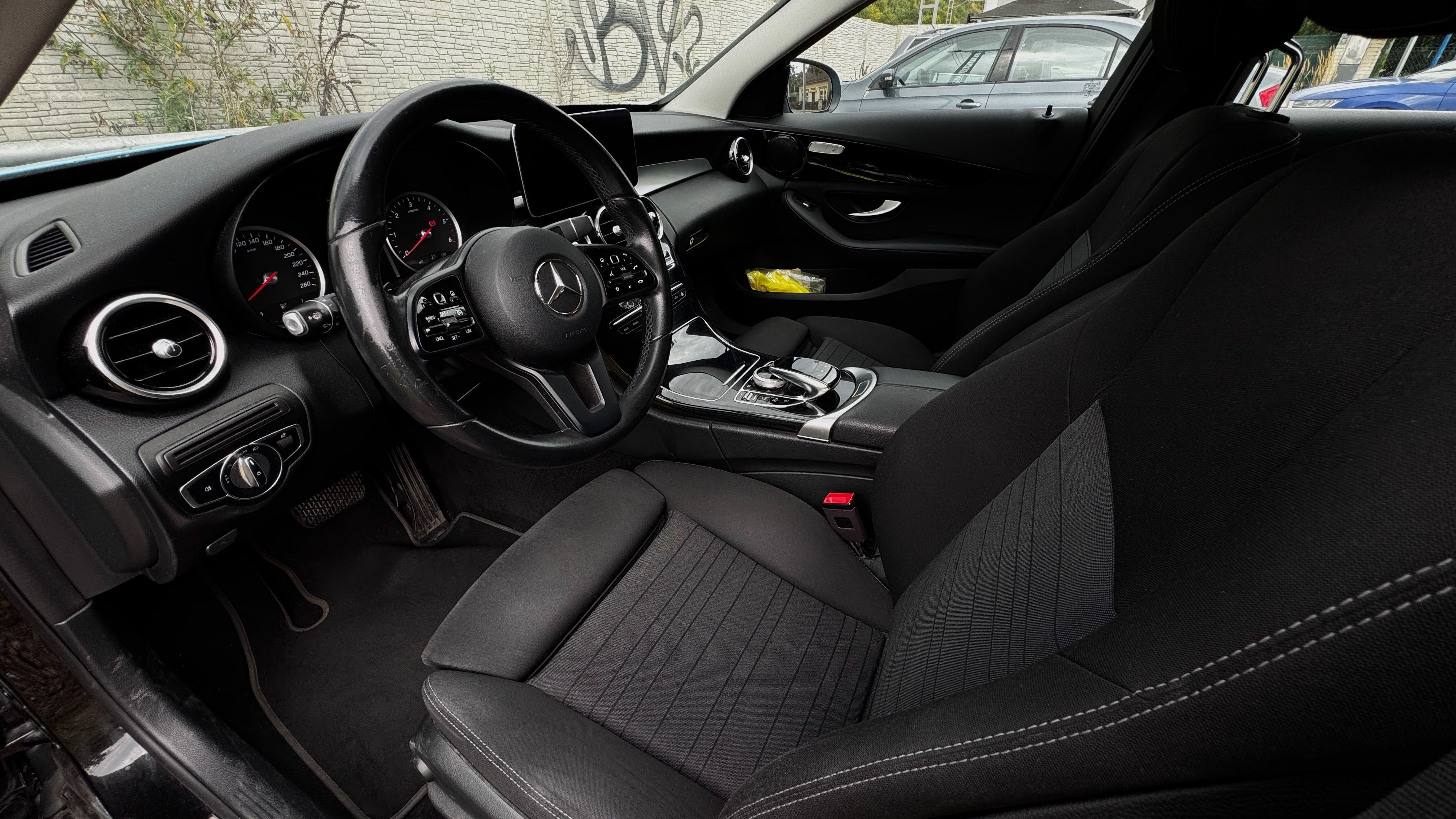 Mercedes-Benz Třídy C, C220d, pravidelně servisováno - fotka 4