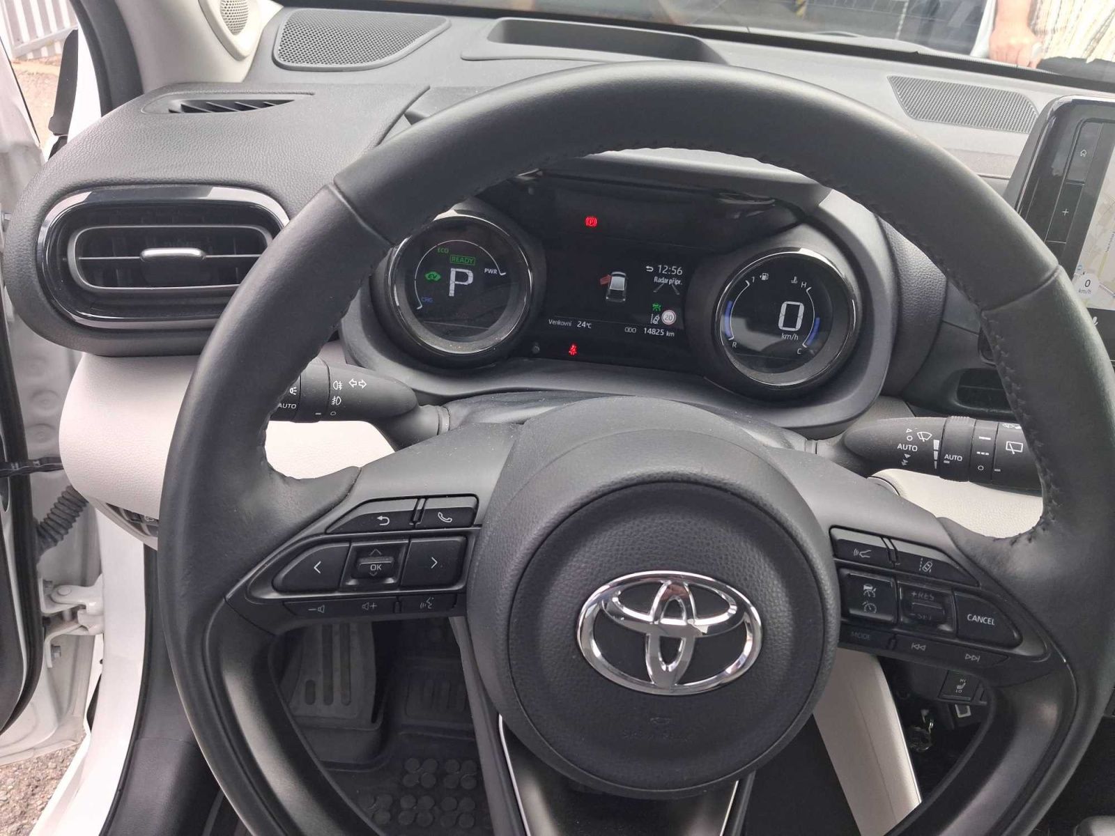 Toyota Yaris, 1.5 VVT-i Hybrid, Executive - fotka 3