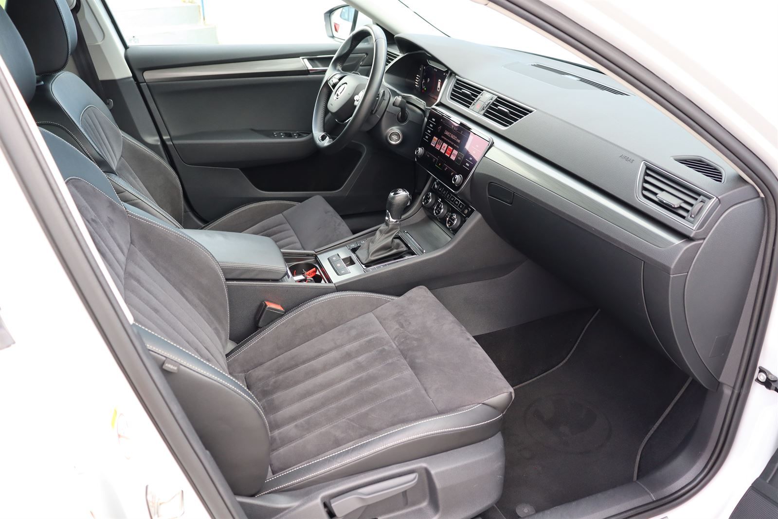 Škoda Superb, Combi 2.0 TDI DSG Style - fotka 4