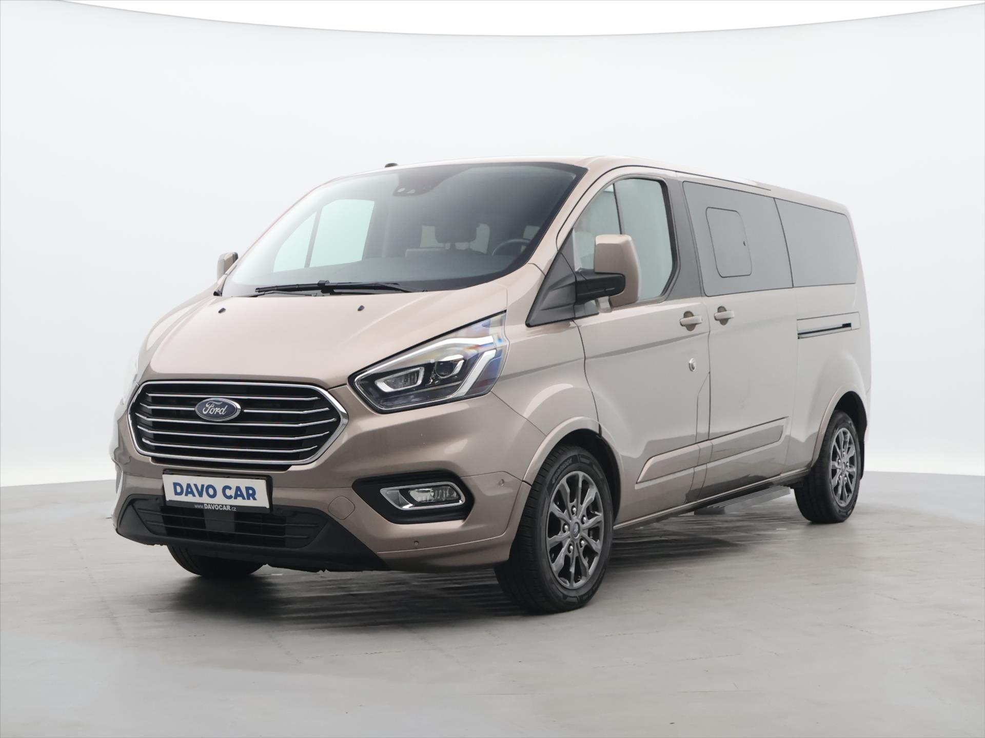 Ford Tourneo Custom, 2,0 TDCi 136kW Titanium L2 Aut - fotka 3