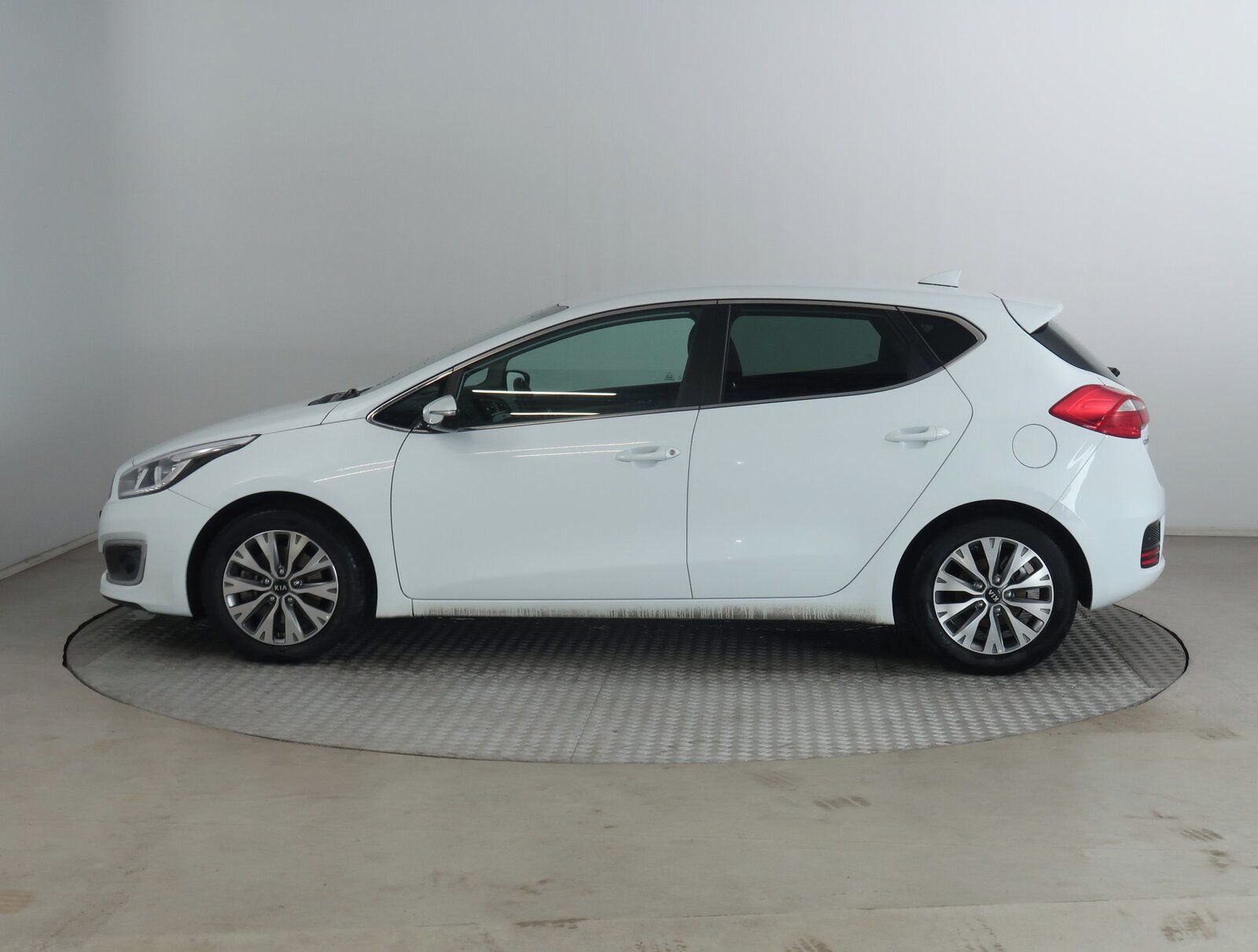 Kia Cee´d, 1.4 CVVT, ČR,1.maj, Serv.kniha - fotka 3