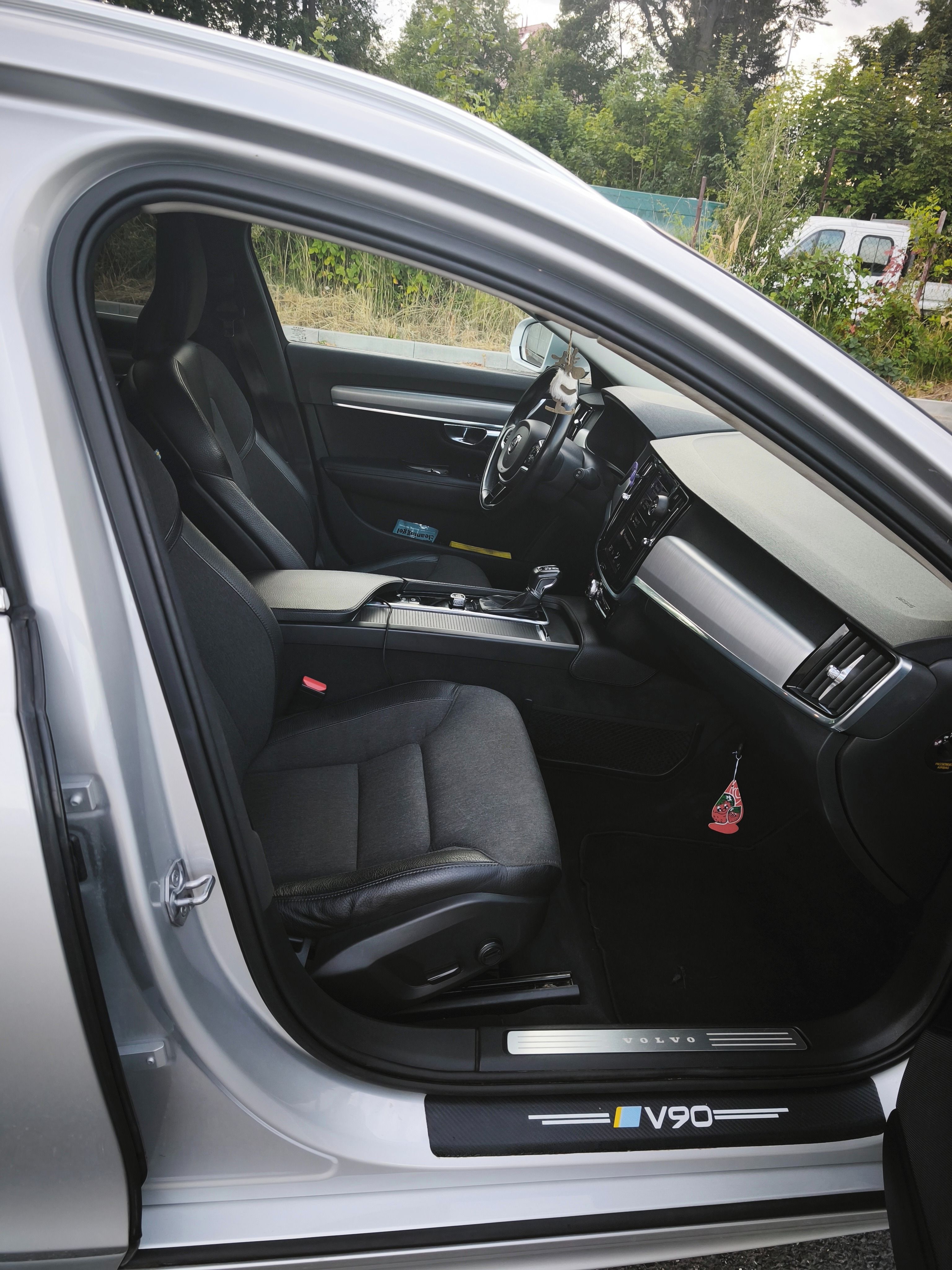Volvo V90, Volvo V90 D4 140kW Momentum - fotka 6