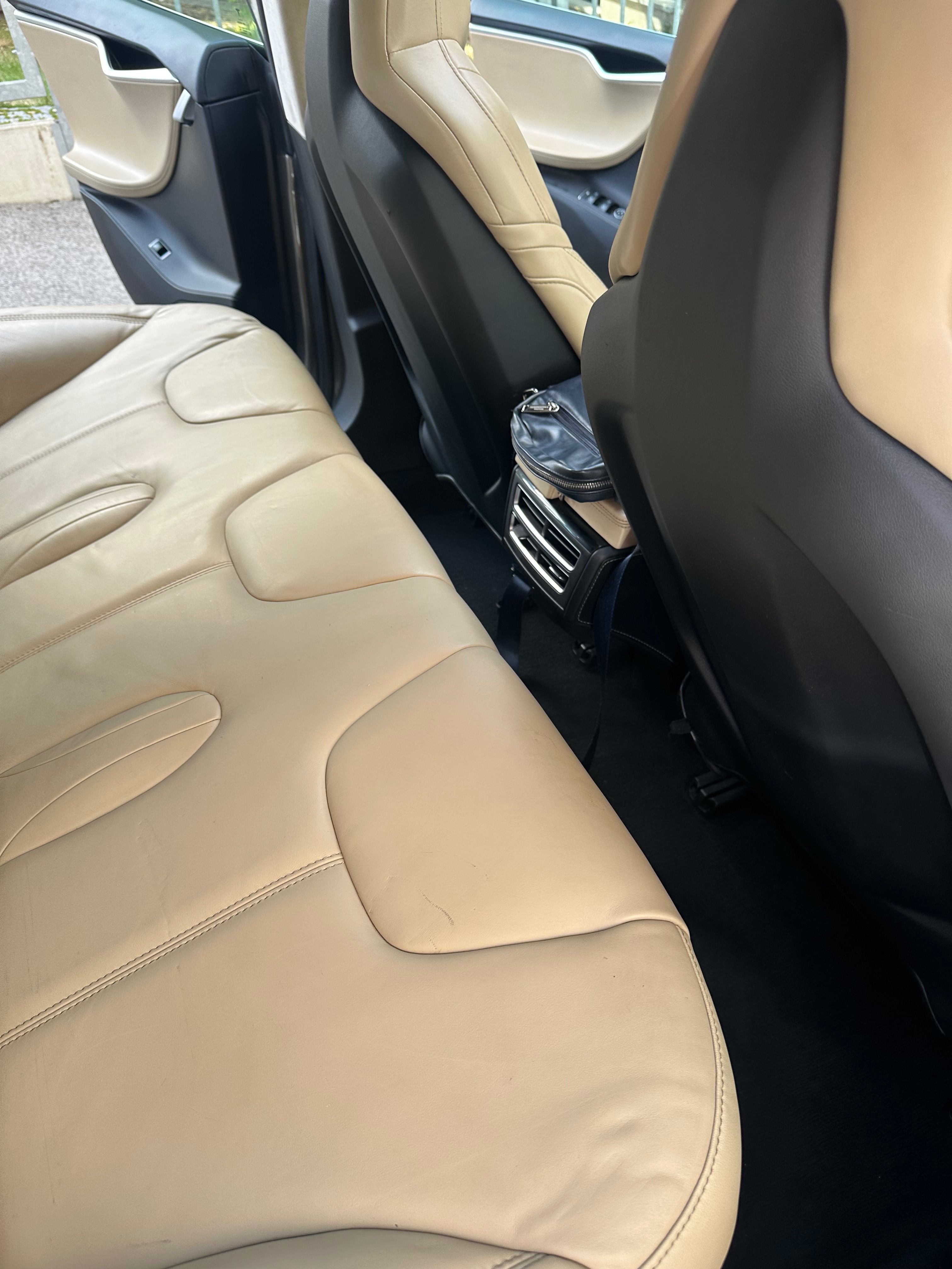 Tesla Model S - fotka 2
