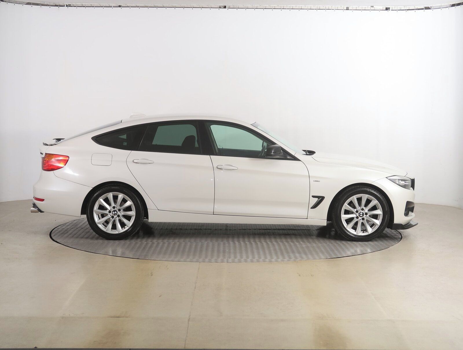 BMW Řada 3, 320d xDrive GT, 4X4, Automat - fotka 6