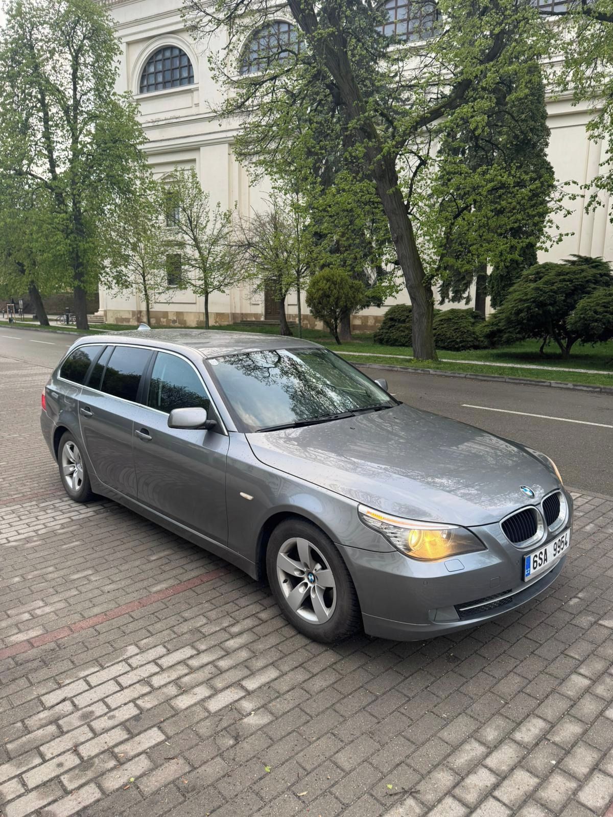 BMW Řada 5, 520d 120Kw. Celorocni Top Stav - fotka 2