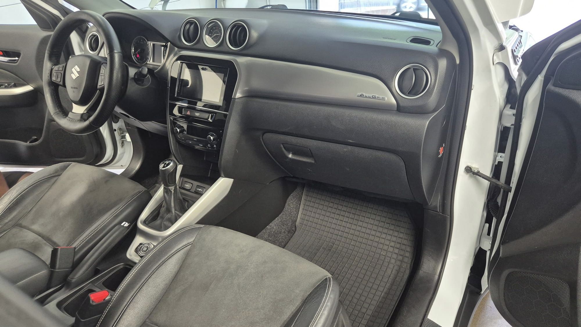 Suzuki Vitara, 1.6 16V COMFORT 4x4 1majitel - fotka 4