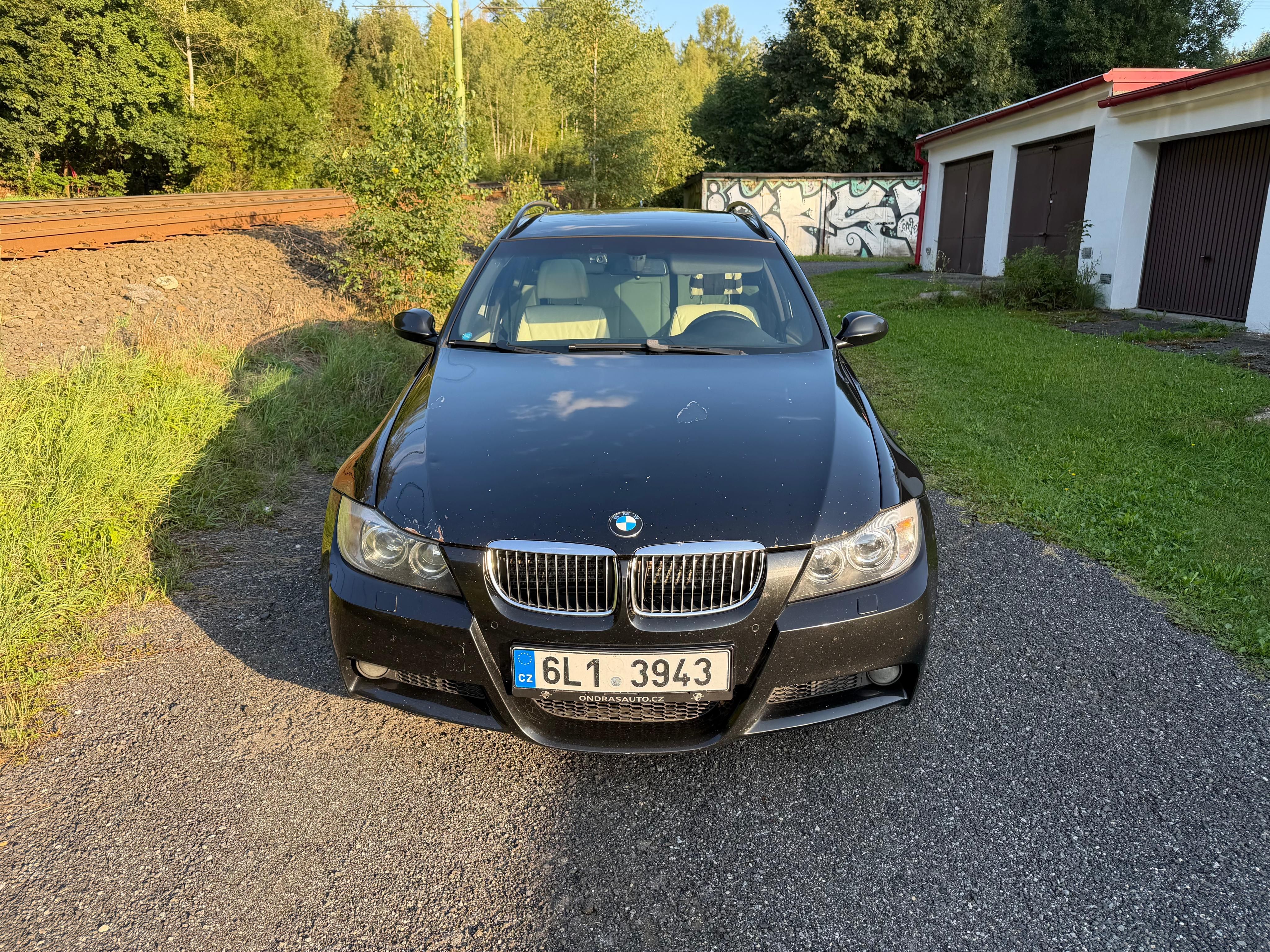 BMW Řada 3, E91 325d 145 kW M-paket - fotka 3