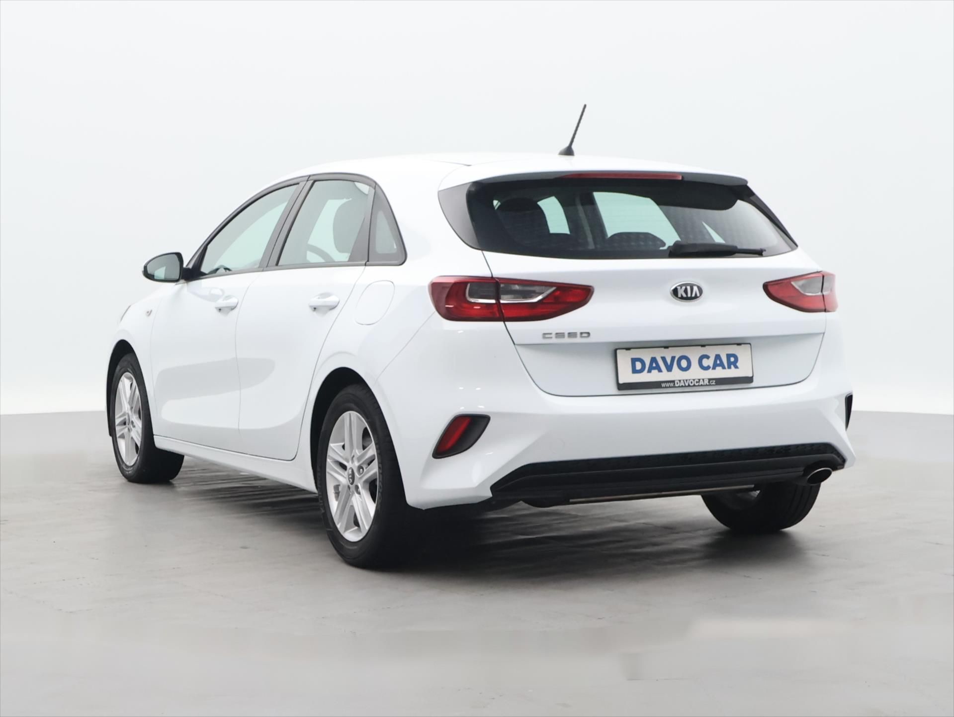 Kia Cee´d, 1,4 i 73 kW Exclusive CZ DPH - fotka 5