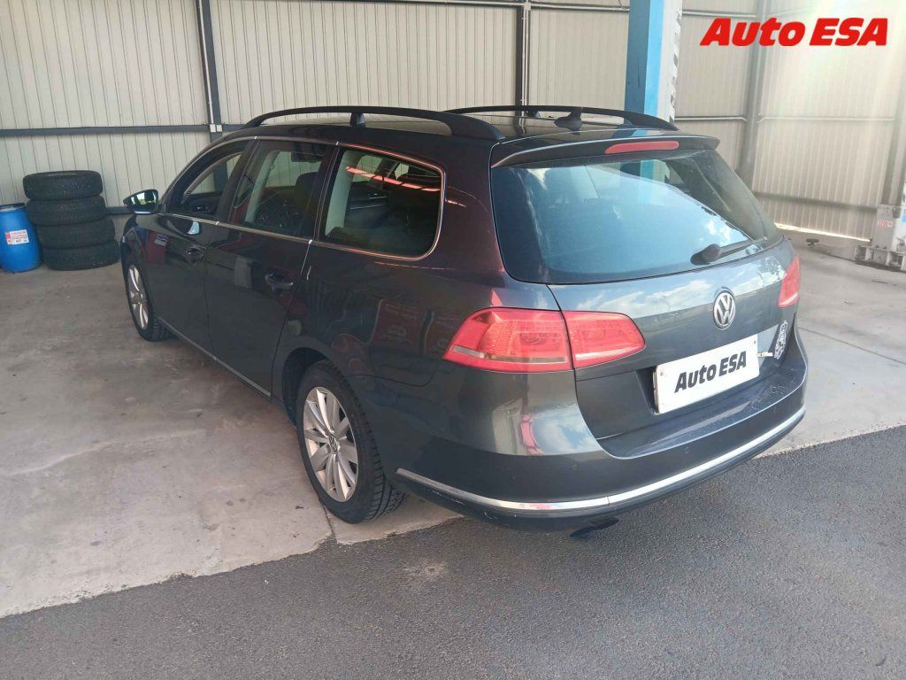 Volkswagen Passat, 2.0 TDi - fotka 2