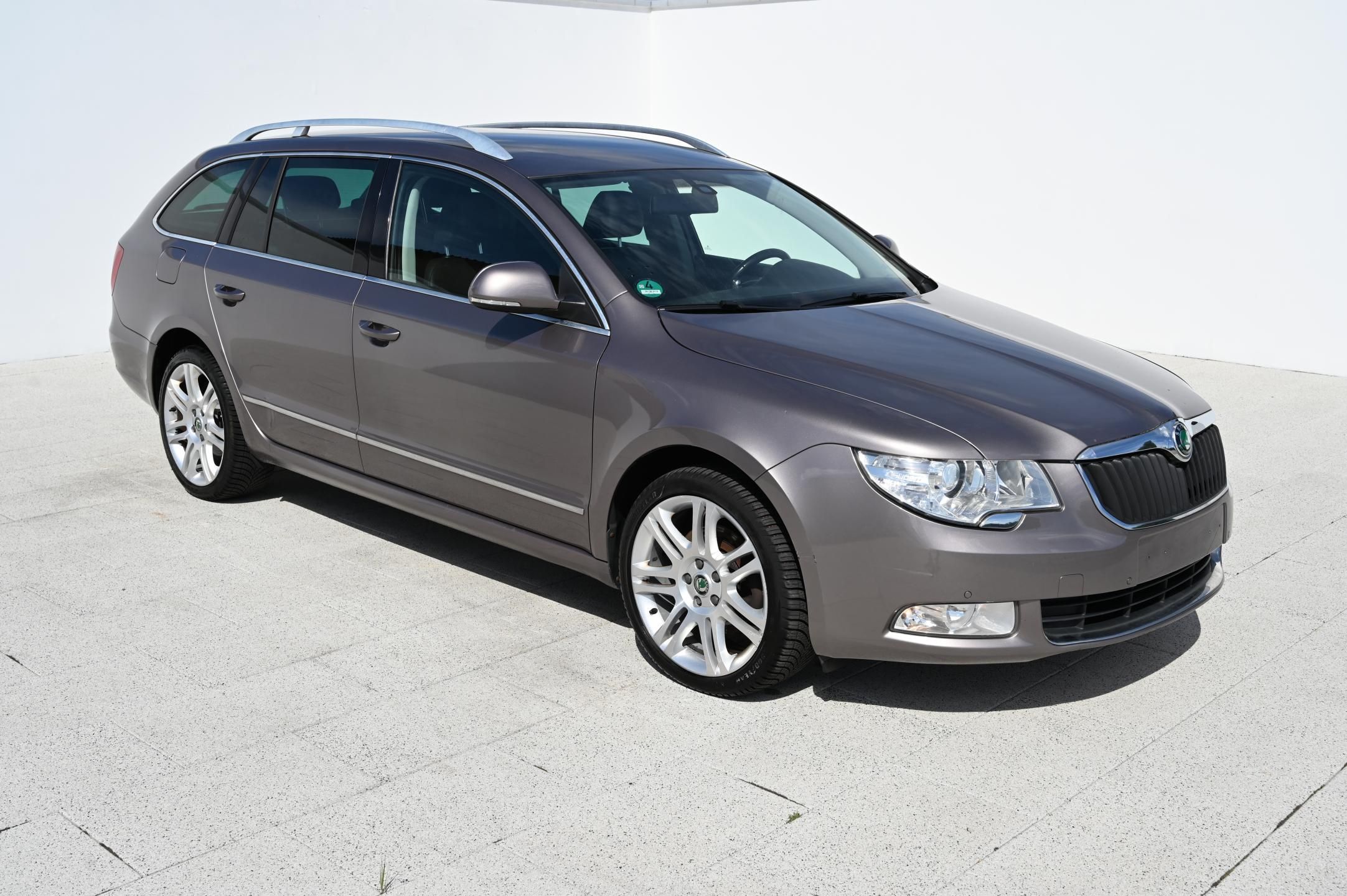 Škoda Superb, 2.0TDI 125KW DSG 3/2011 - fotka 3