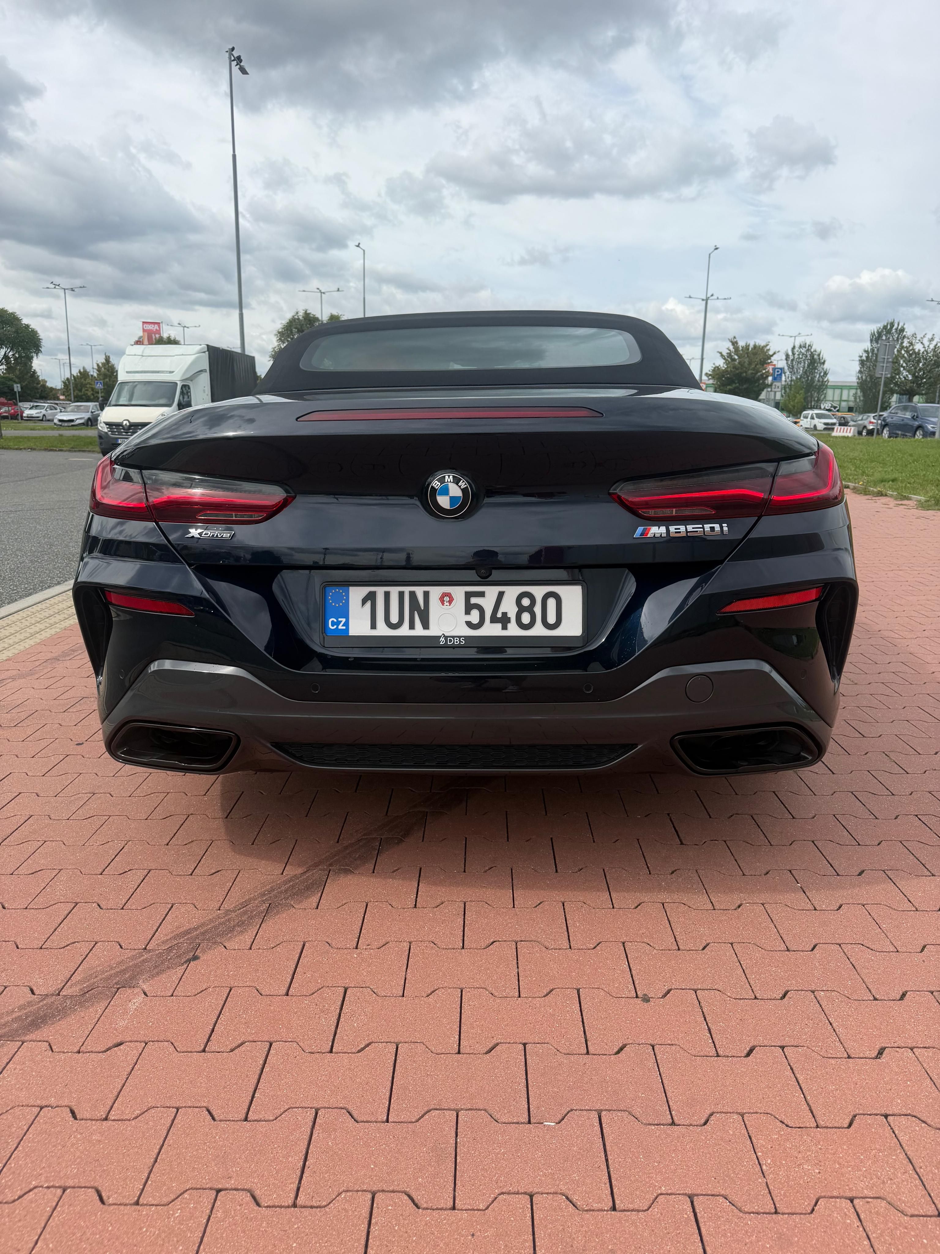 BMW Řada 8 - fotka 2